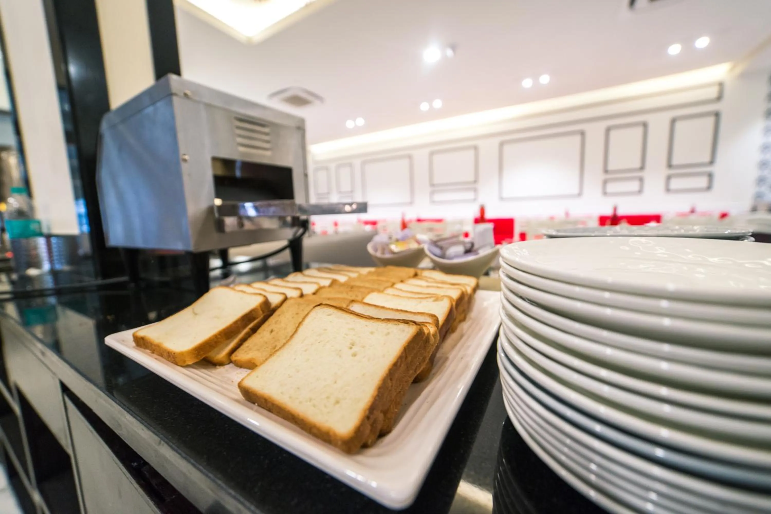 Food and drinks in Diamond Hotel