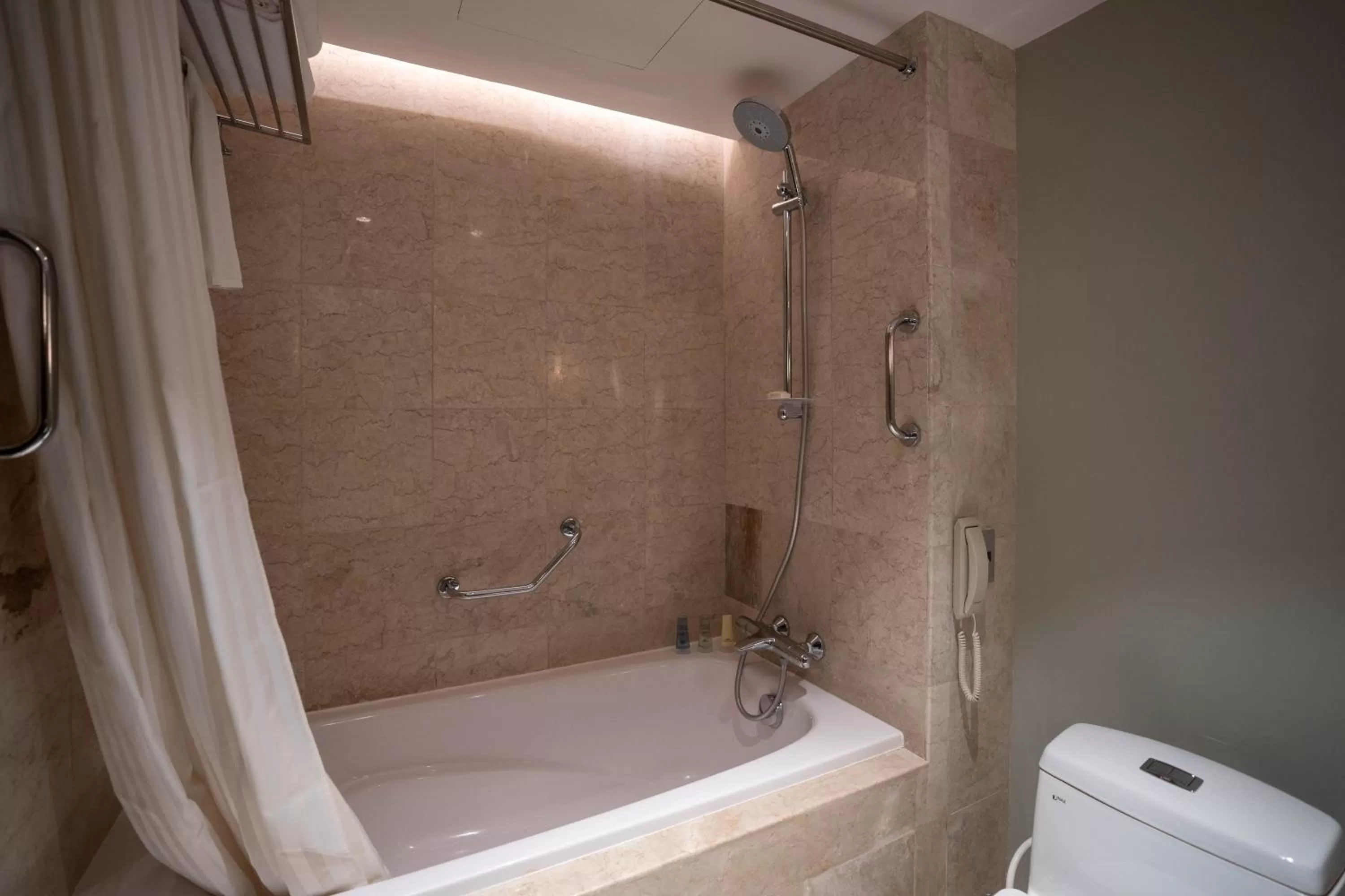 Bath in Marco Polo Plaza Cebu