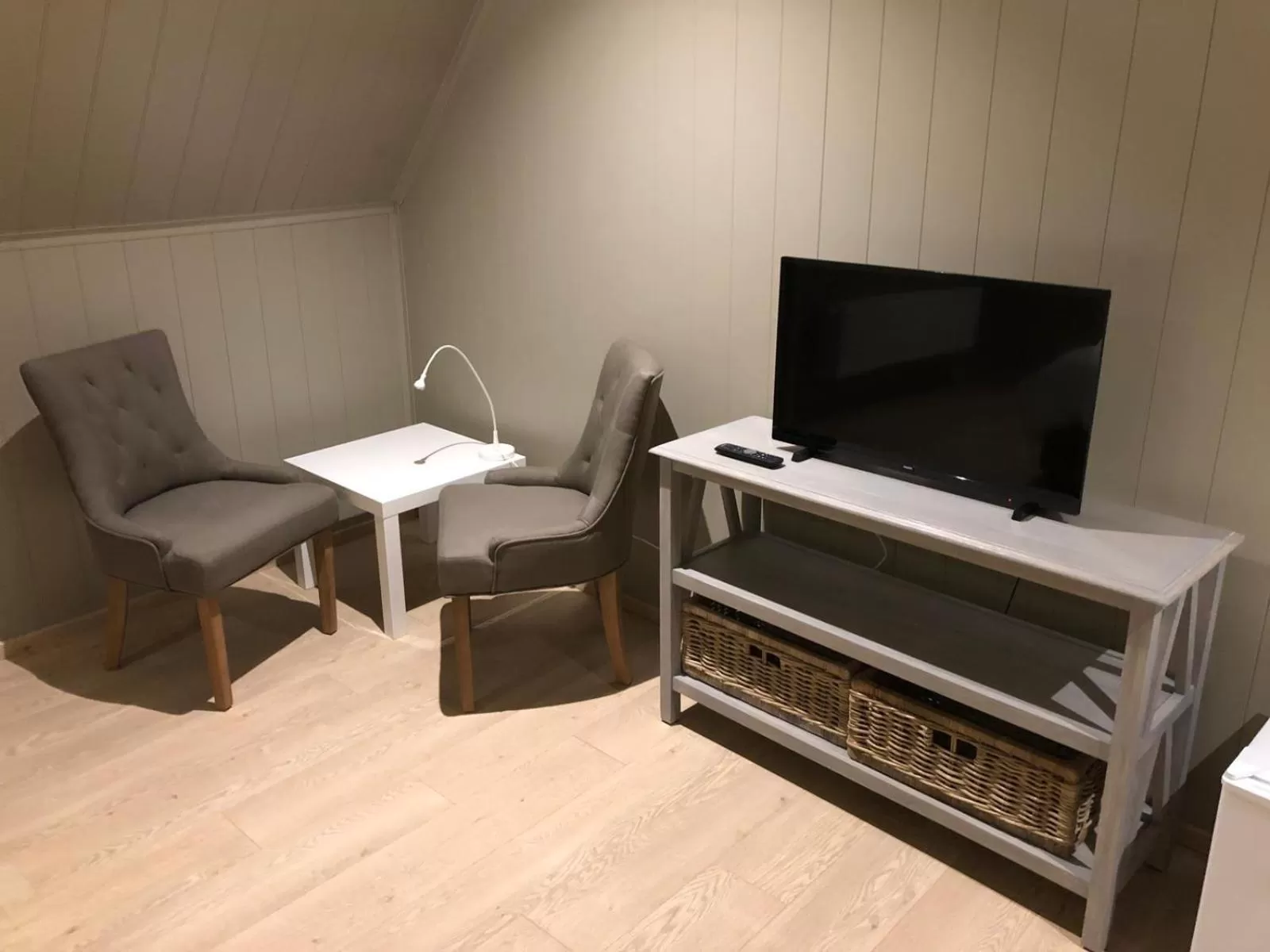 TV/Entertainment Center in B&B De Dulle Koe