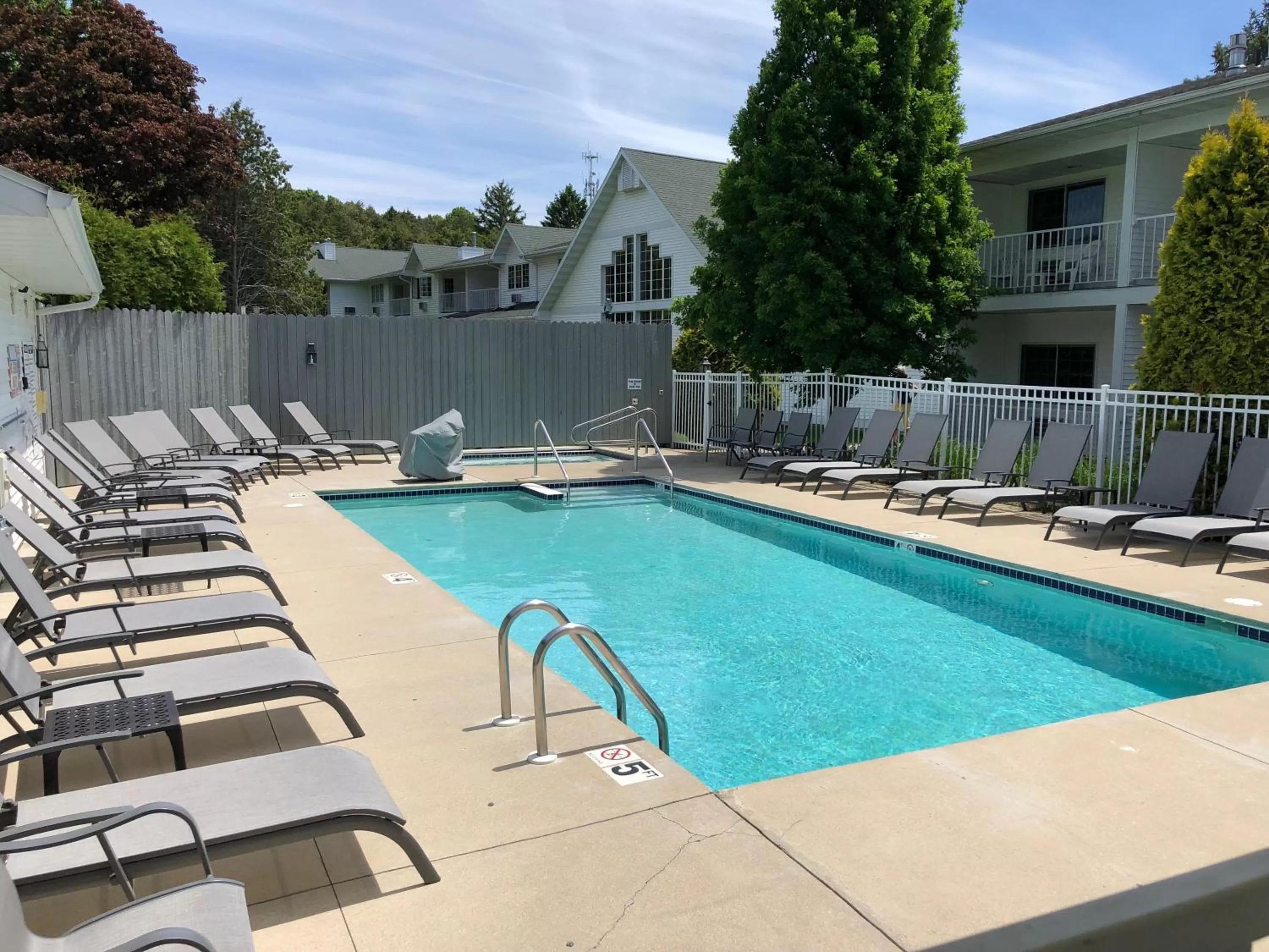 Swimming pool in Homestead Suites - Fish Creek