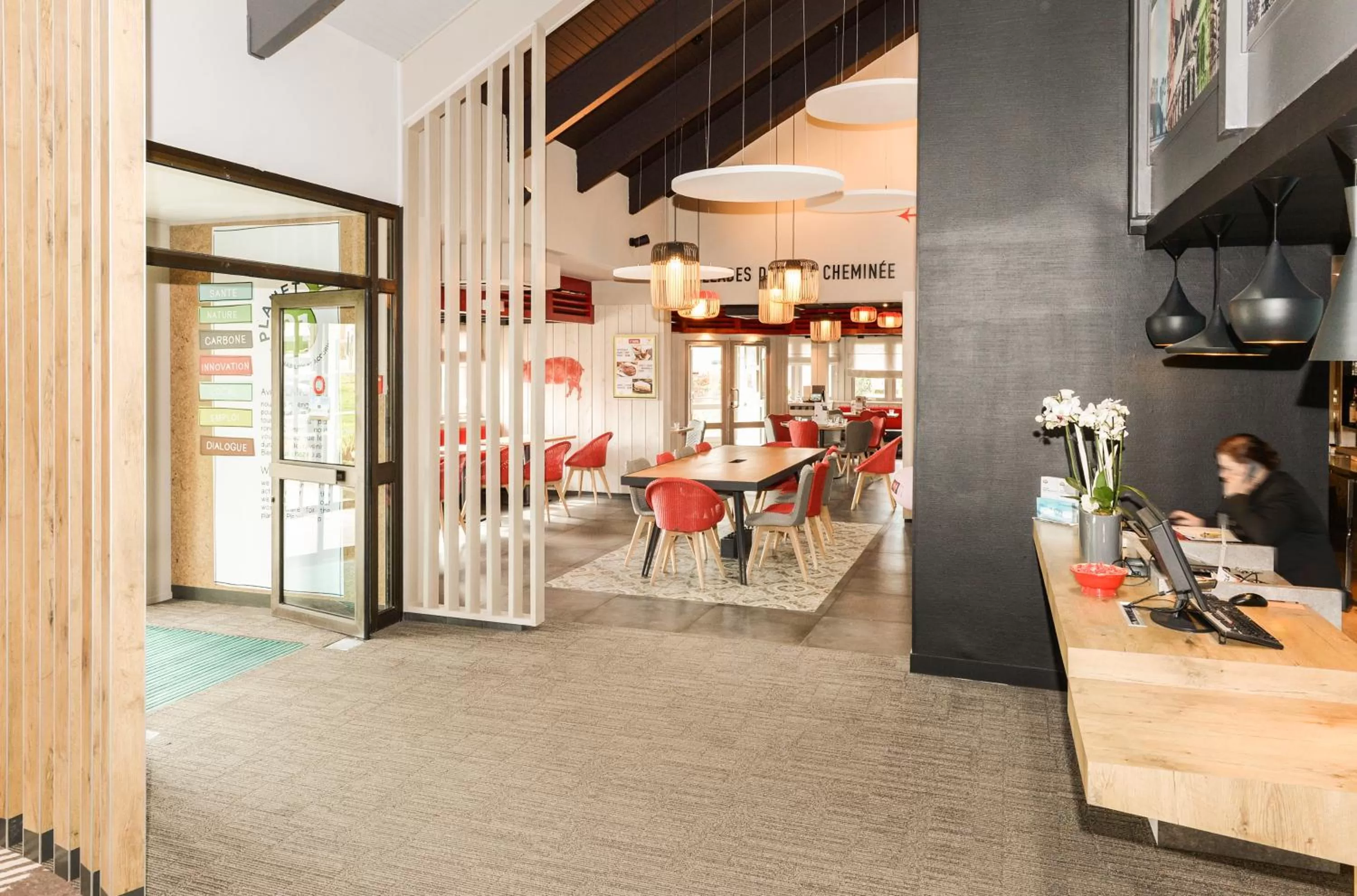 Lobby or reception in ibis Reims Tinqueux