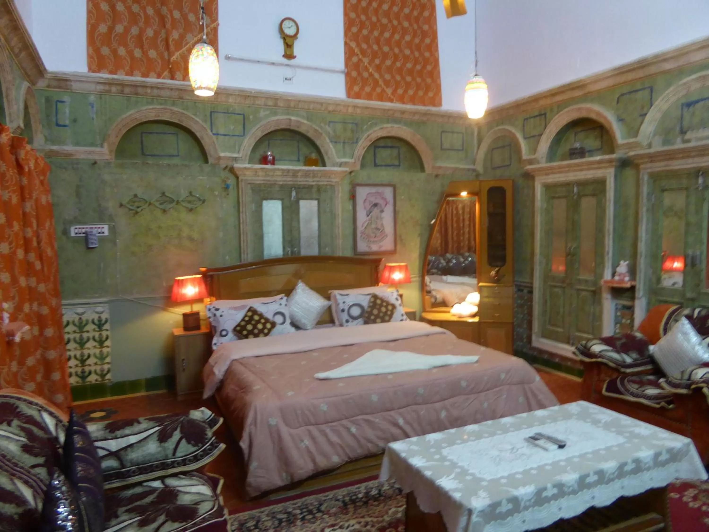 Bed in Tanisha Heritage Haweli