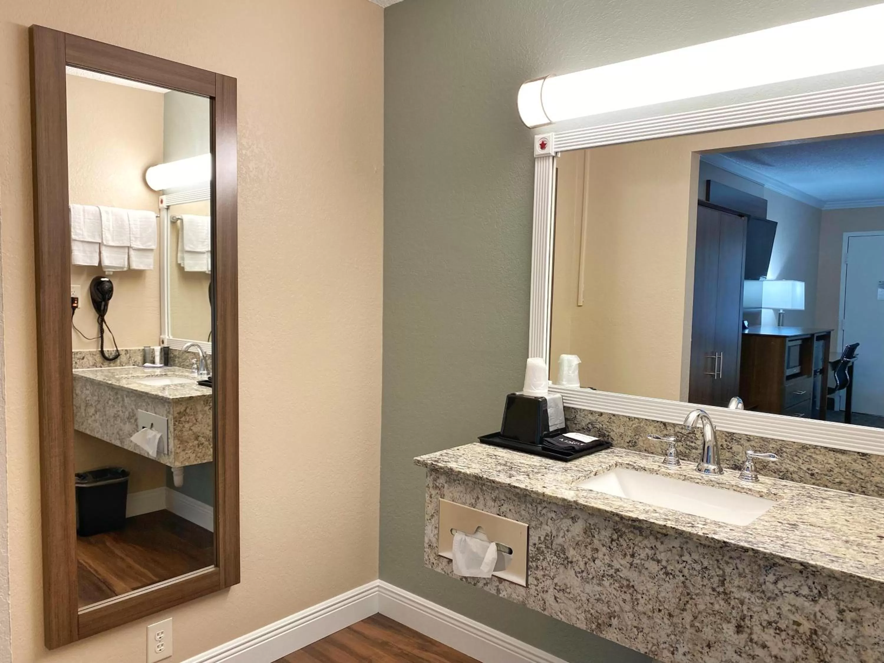 Bathroom in Roadstar Hotel Zephyrhills