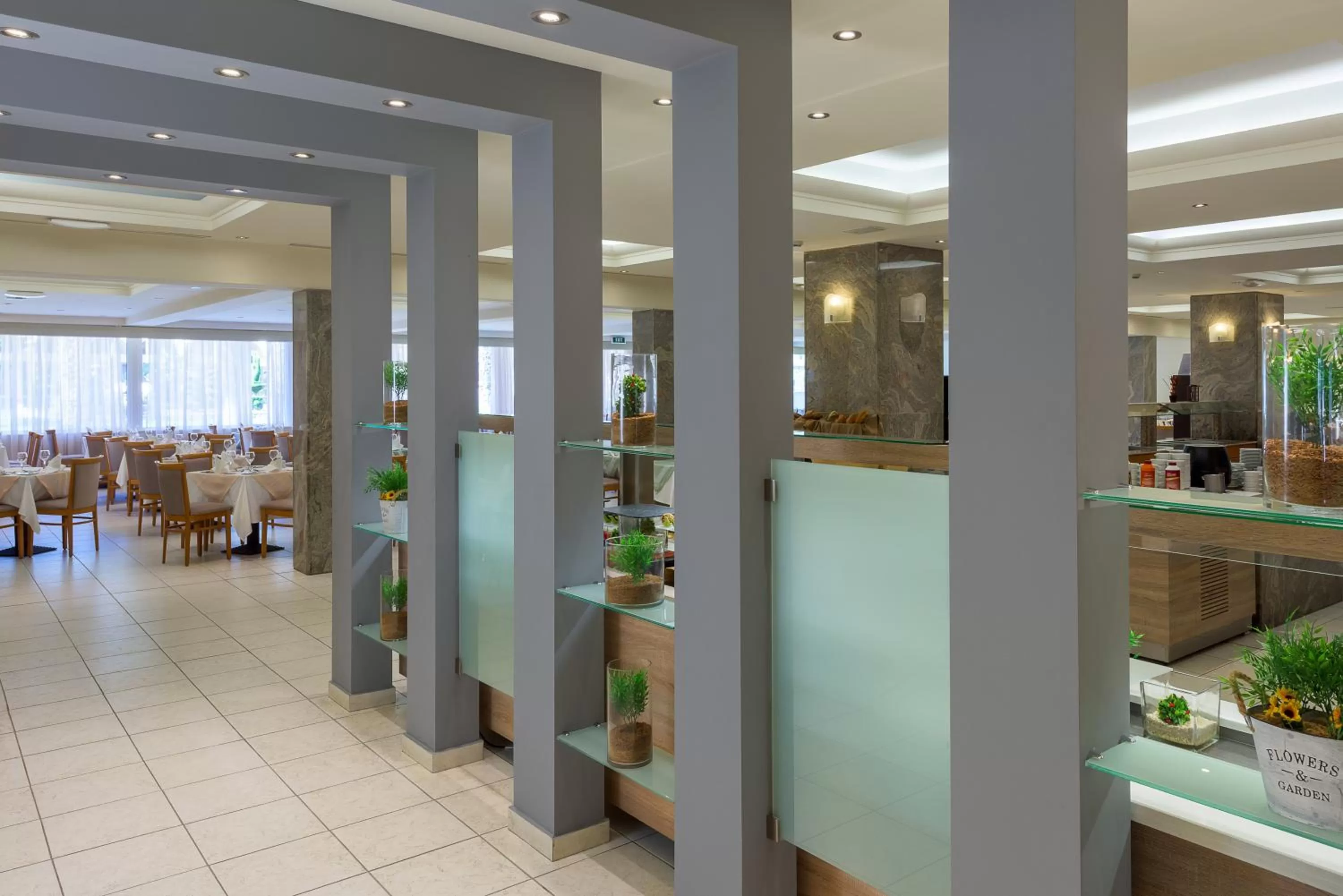 Restaurant/places to eat in Sun Beach Resort