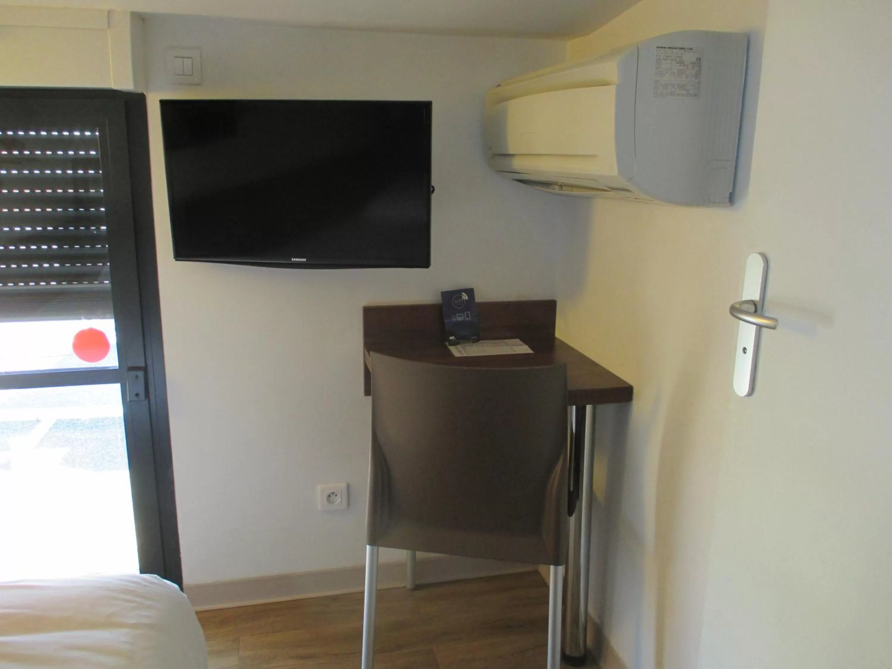 Bedroom in Hôtel le Pastel