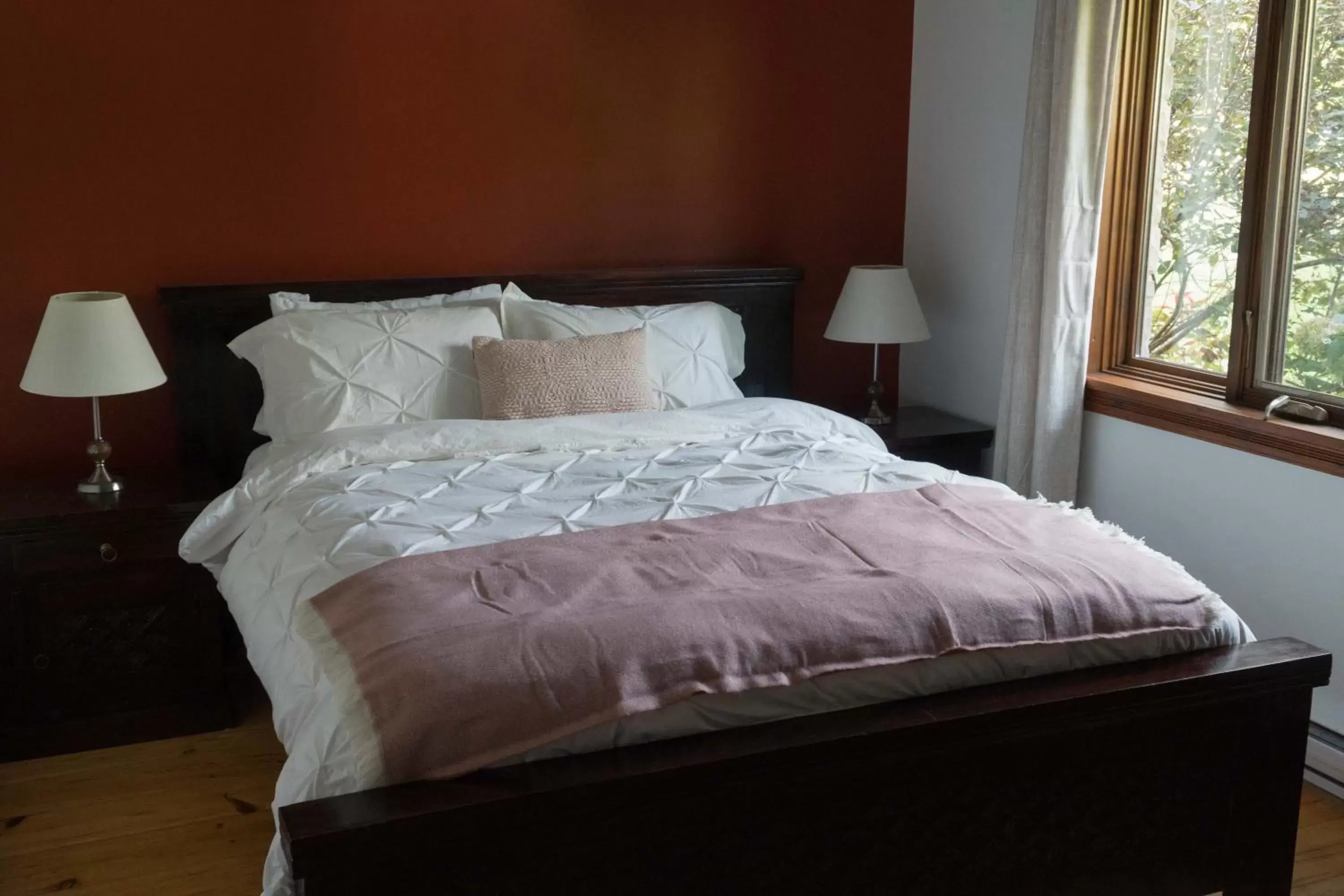 Queen Room with Shared Bathroom in Gite O'bordeleau Queen Room with Shared Bathroom in Gite O'bordeleau