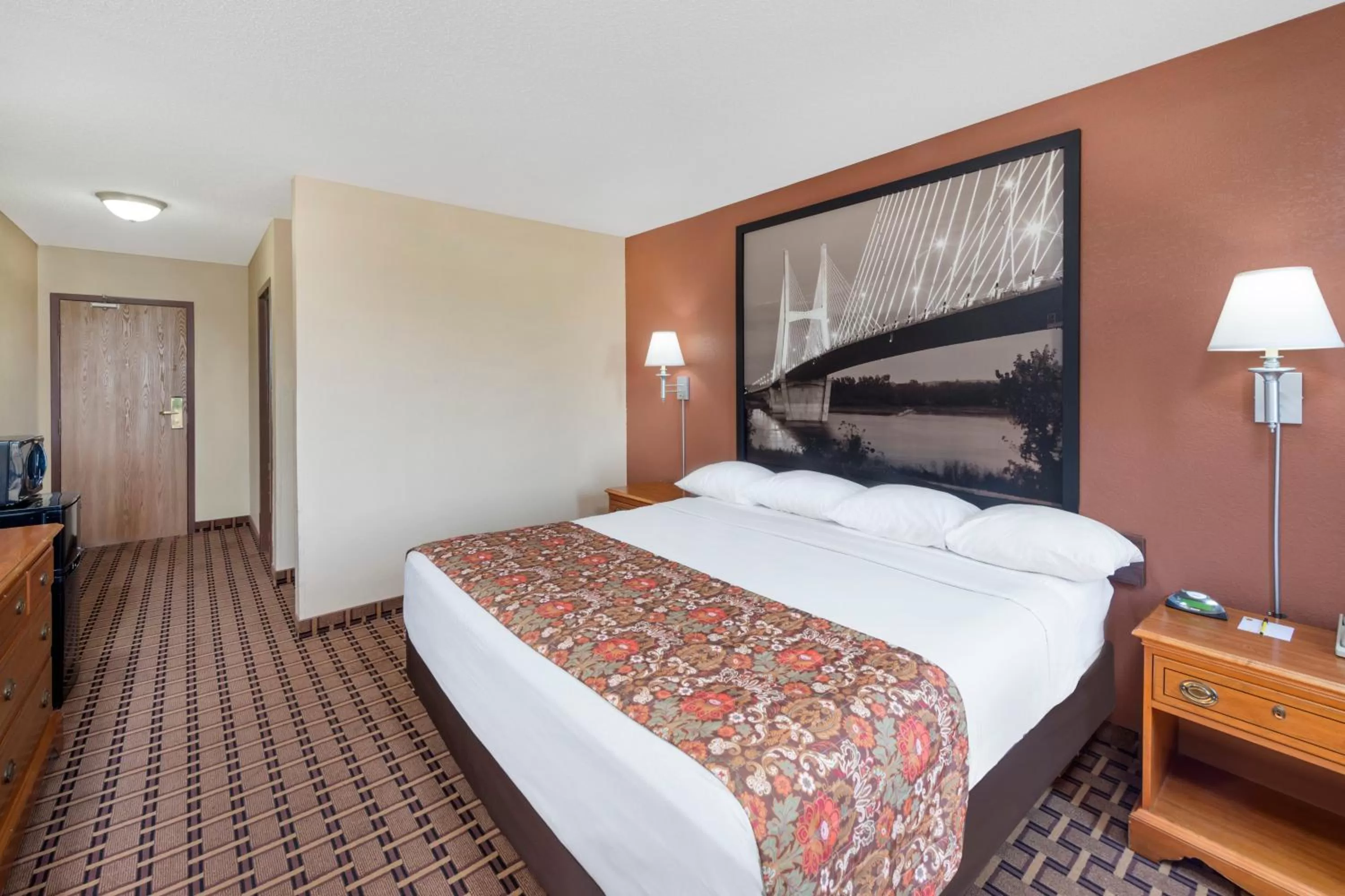 1 King Bed, Mobility Accessible Room, Non-Smoking. in Super 8 by Wyndham Charleston MO