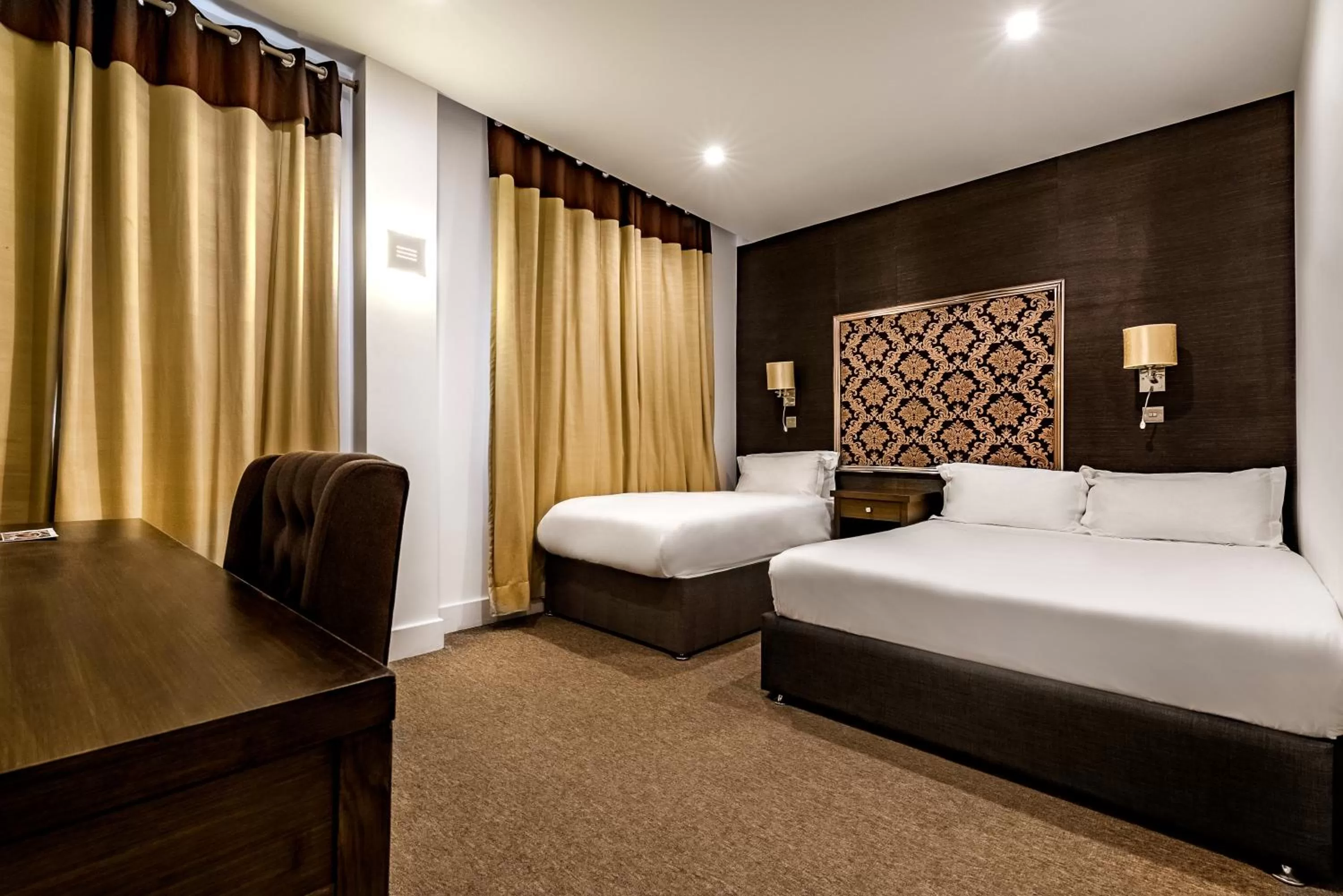Bed in Grand Sapphire Hotel & Banqueting