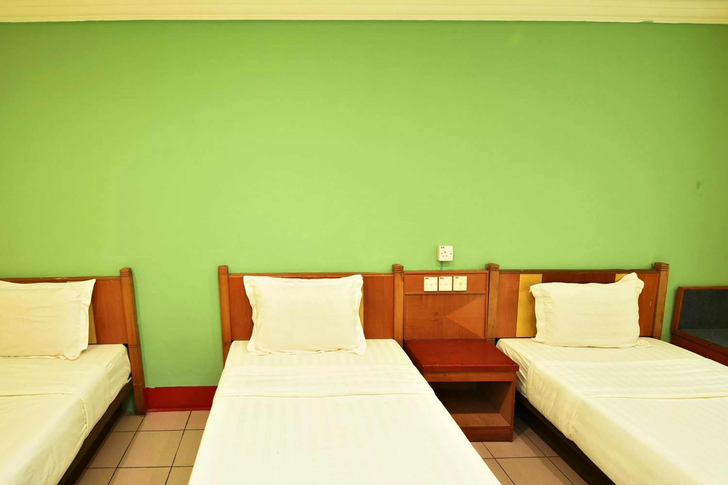 Bed in Mandarin Inn by Glex