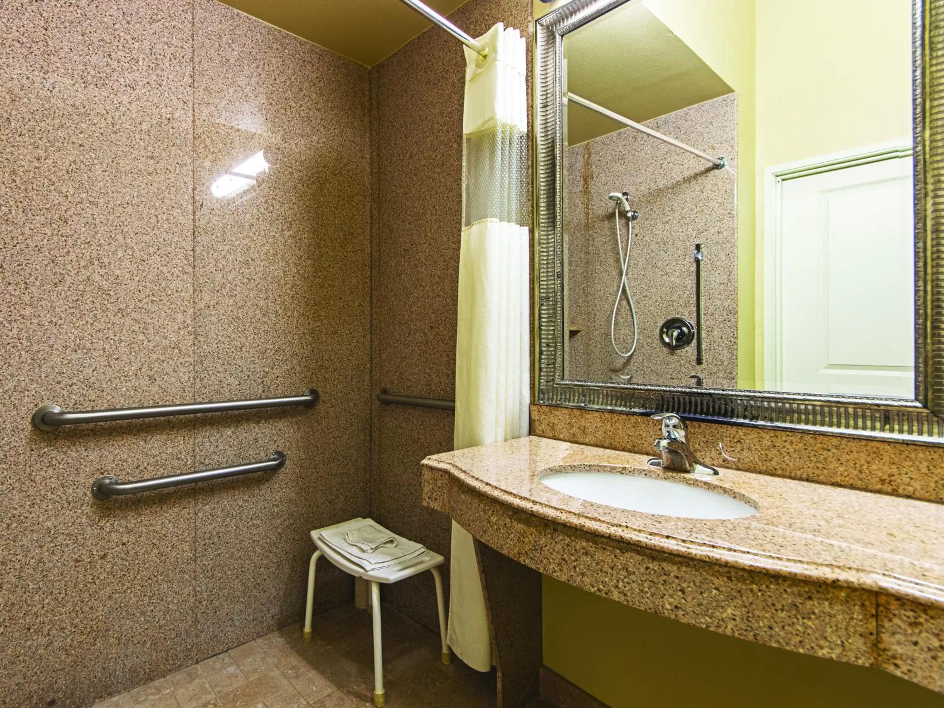 Shower in La Quinta by Wyndham Houston New Caney