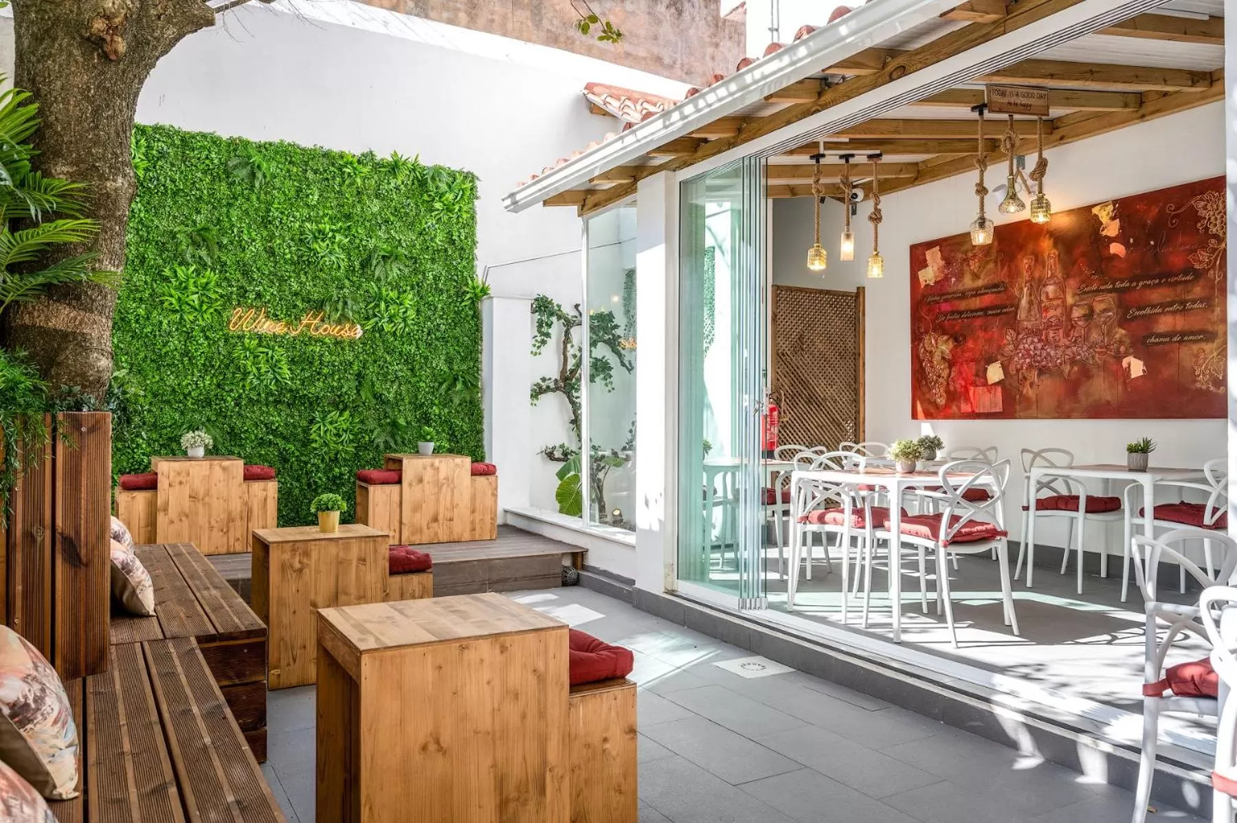 Patio in Lisbon Wine House - Rooms & Suites