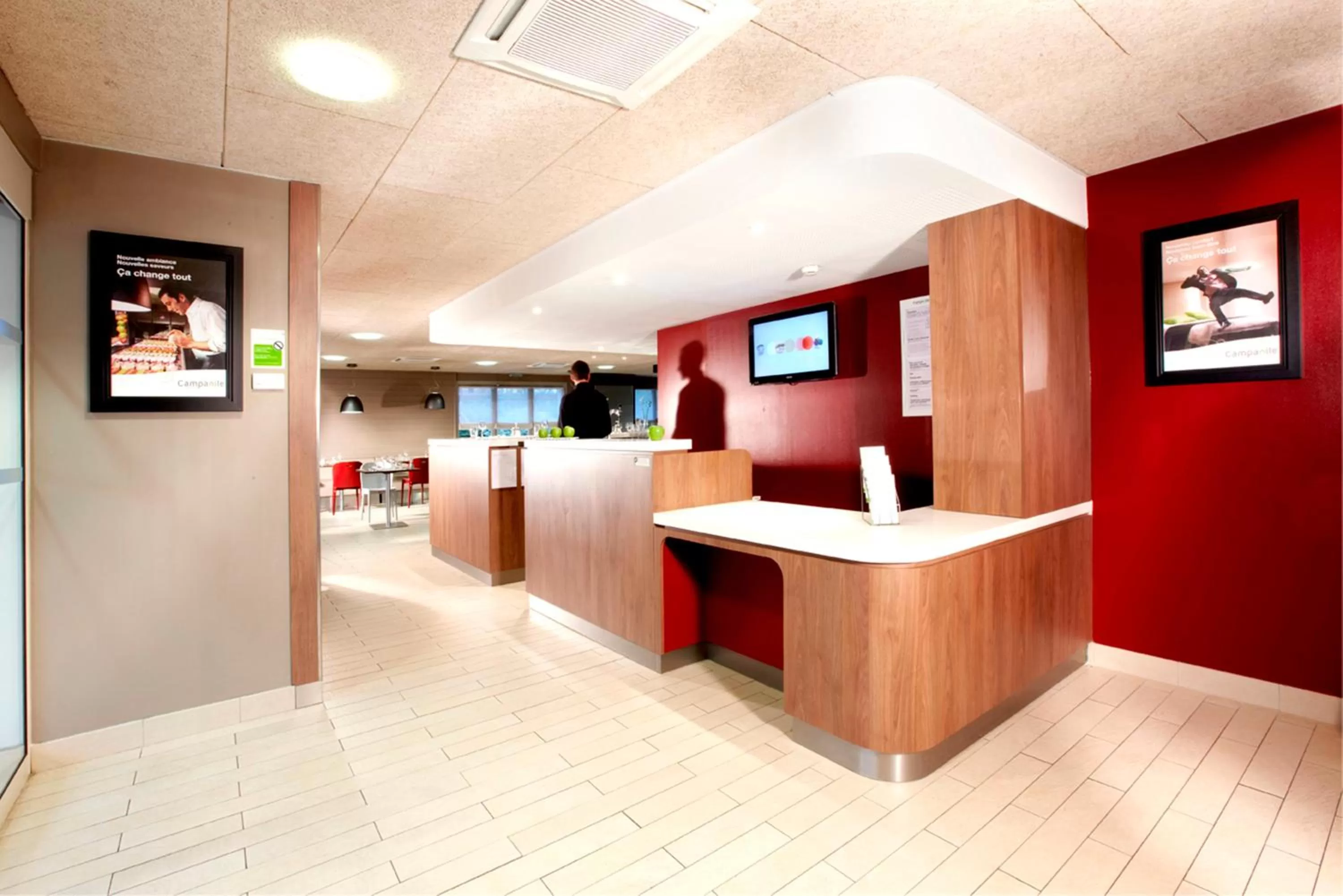 Lobby or reception in Campanile Lille Nord Wasquehal