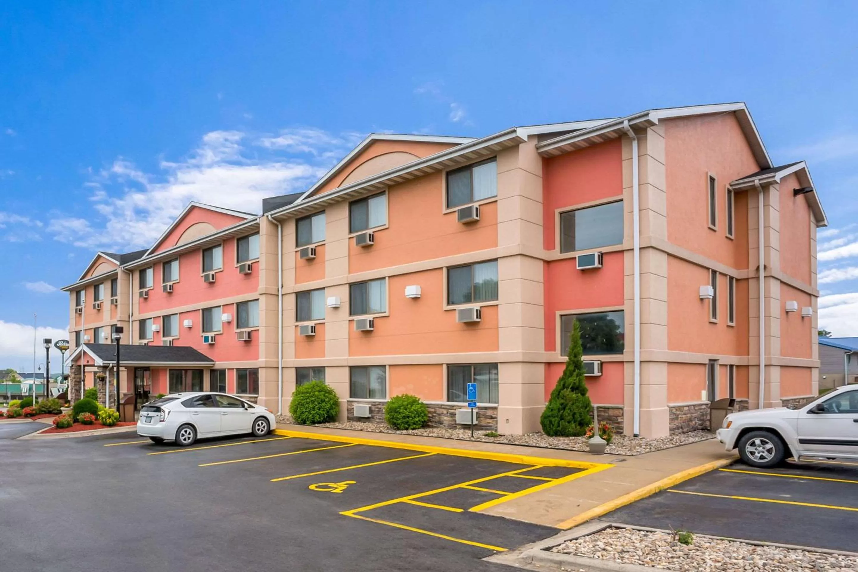 Property building in Quality Inn Cedar Rapids South