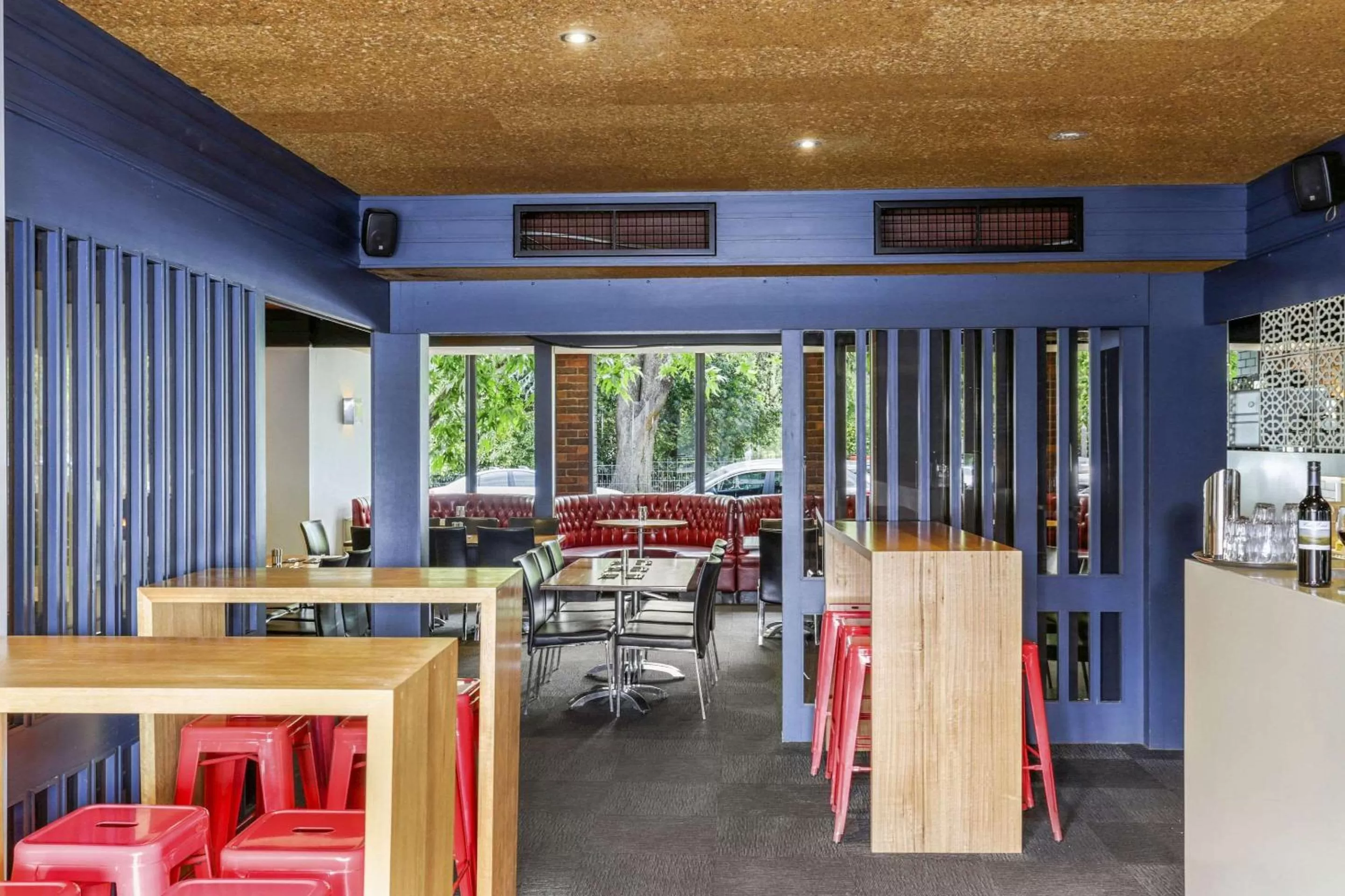 Lounge or bar in Botanical Hamilton