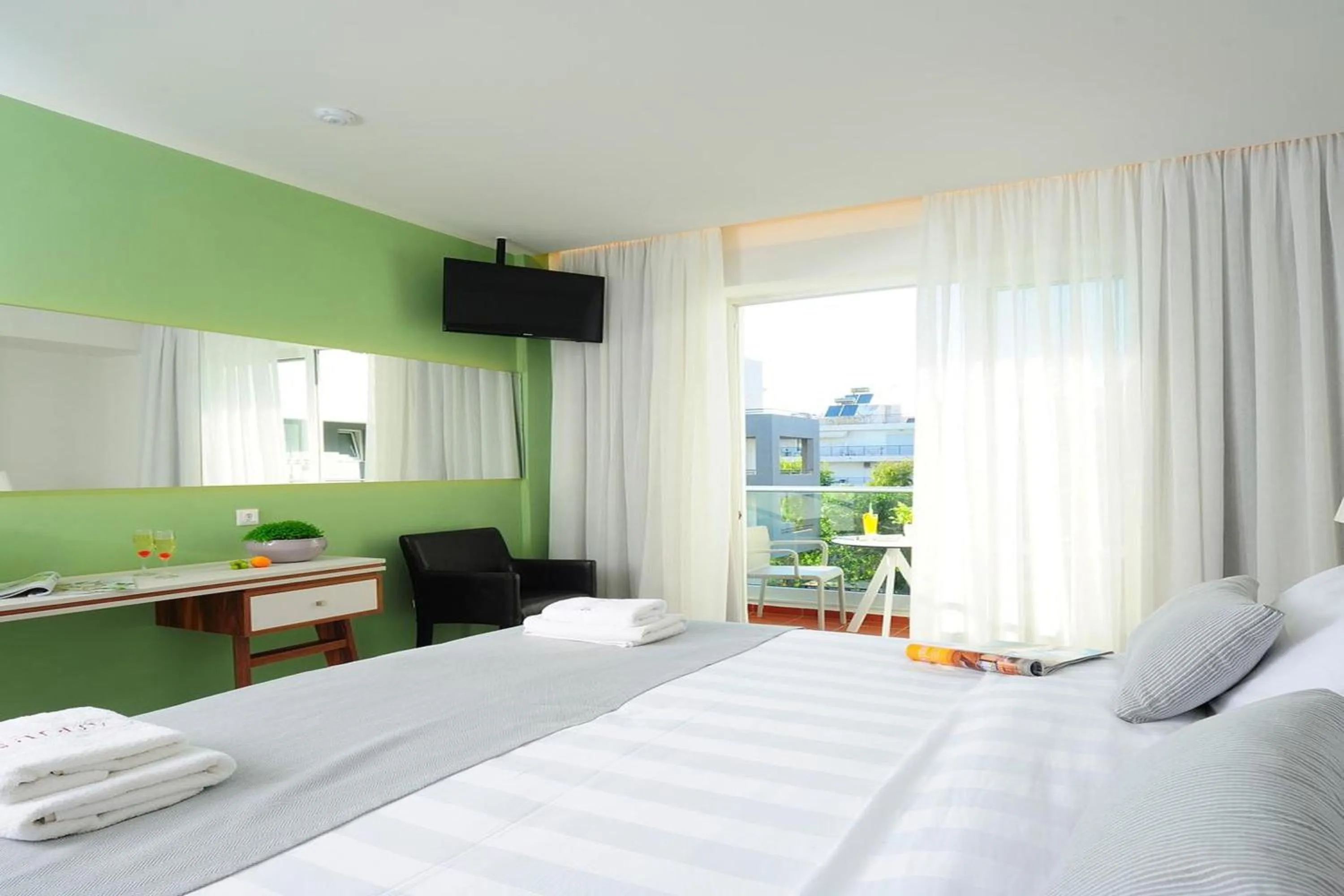 TV and multimedia, Bed in Atrium Ambiance Hotel