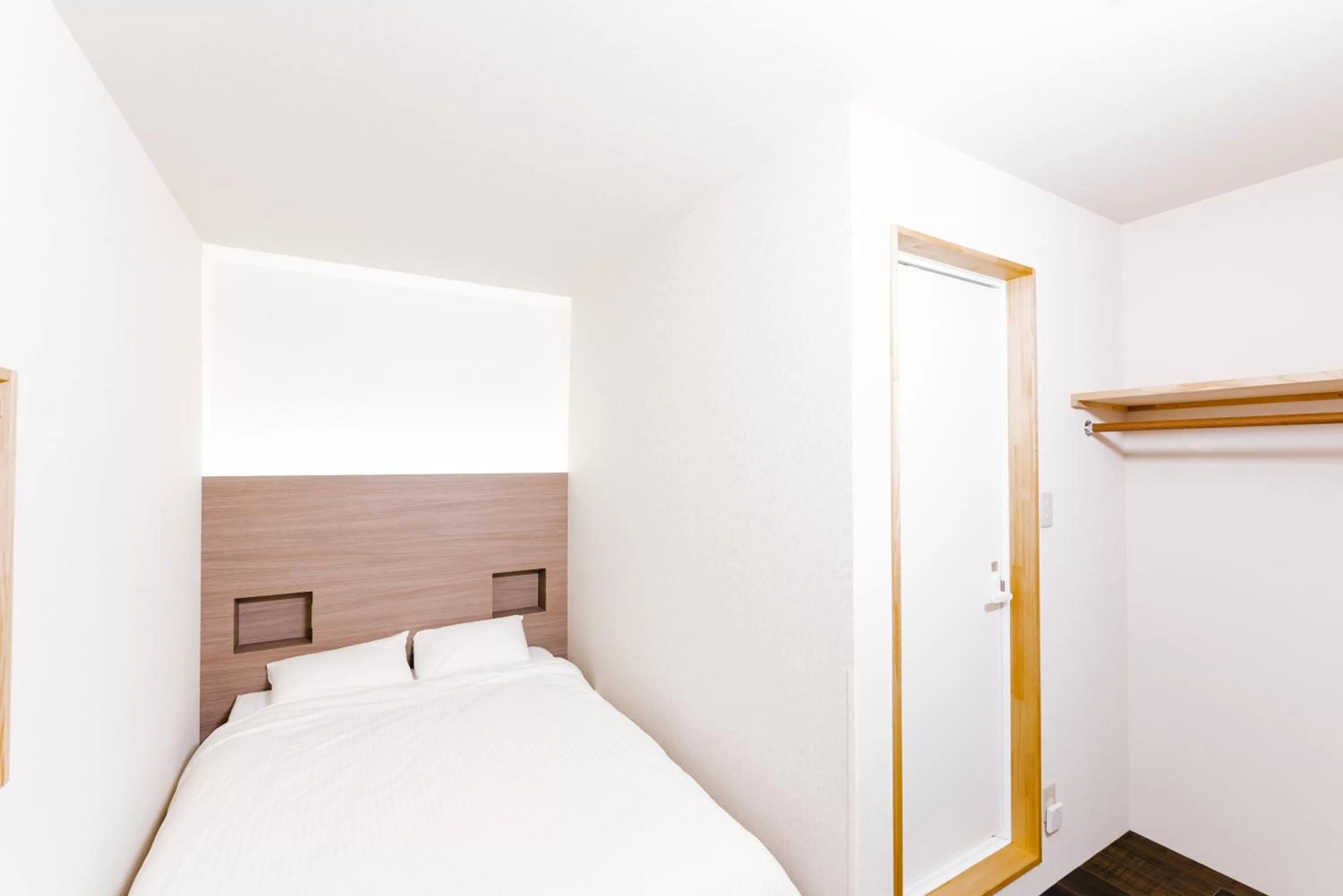 Bed in B&B MIKAWA Info Centre - Kanazawa Fish Harbour