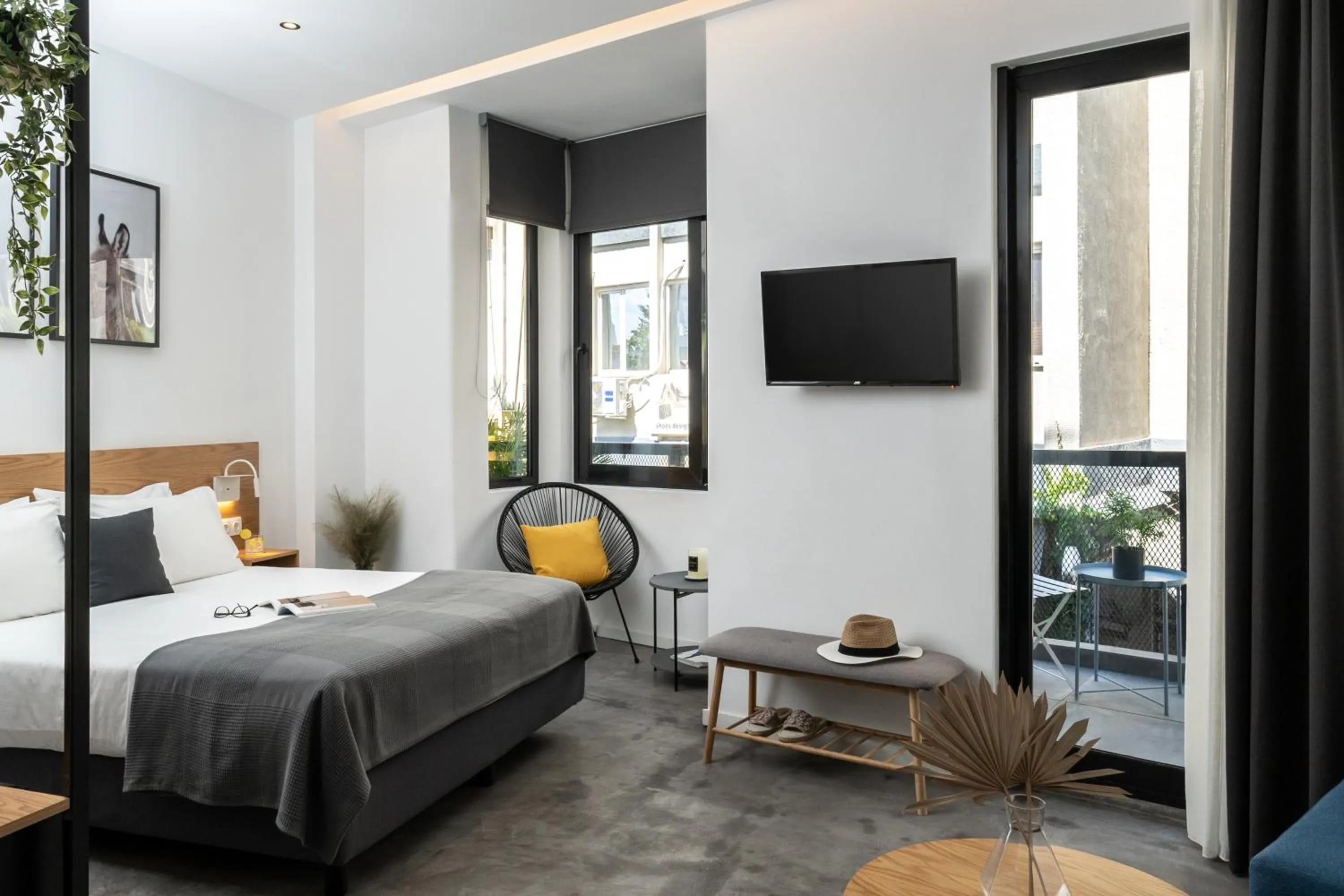 Photo of the whole room, Bed in Melo Athens