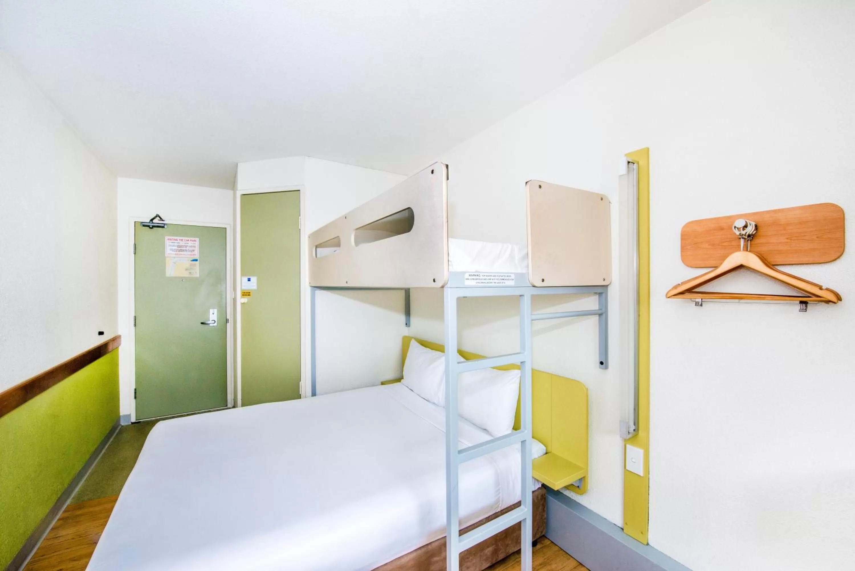 Bedroom, Bed in ibis Budget Wentworthville