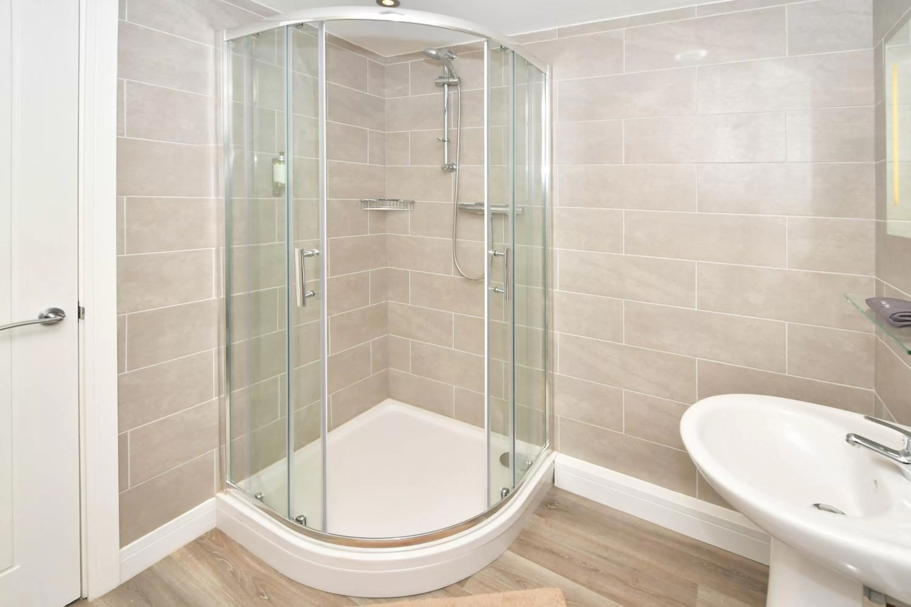 Shower in The Royal Oak