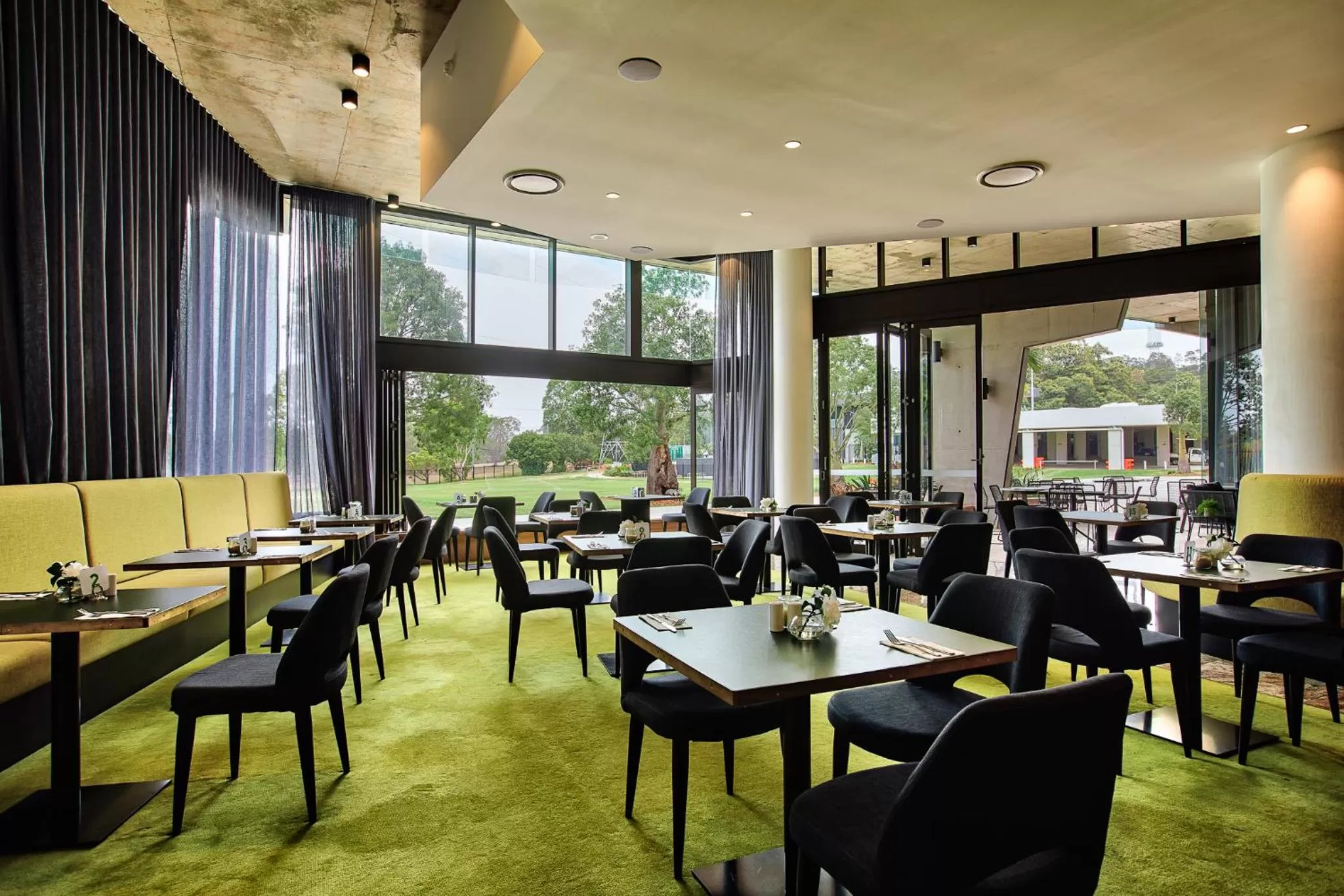 Restaurant/places to eat in Eatons Hill Hotel