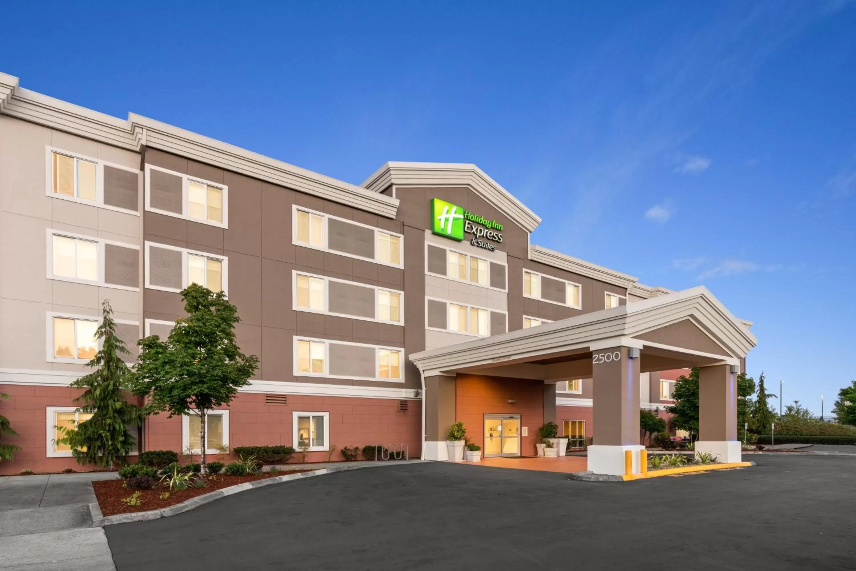 Property building in Holiday Inn Express and Suites Sumner by IHG