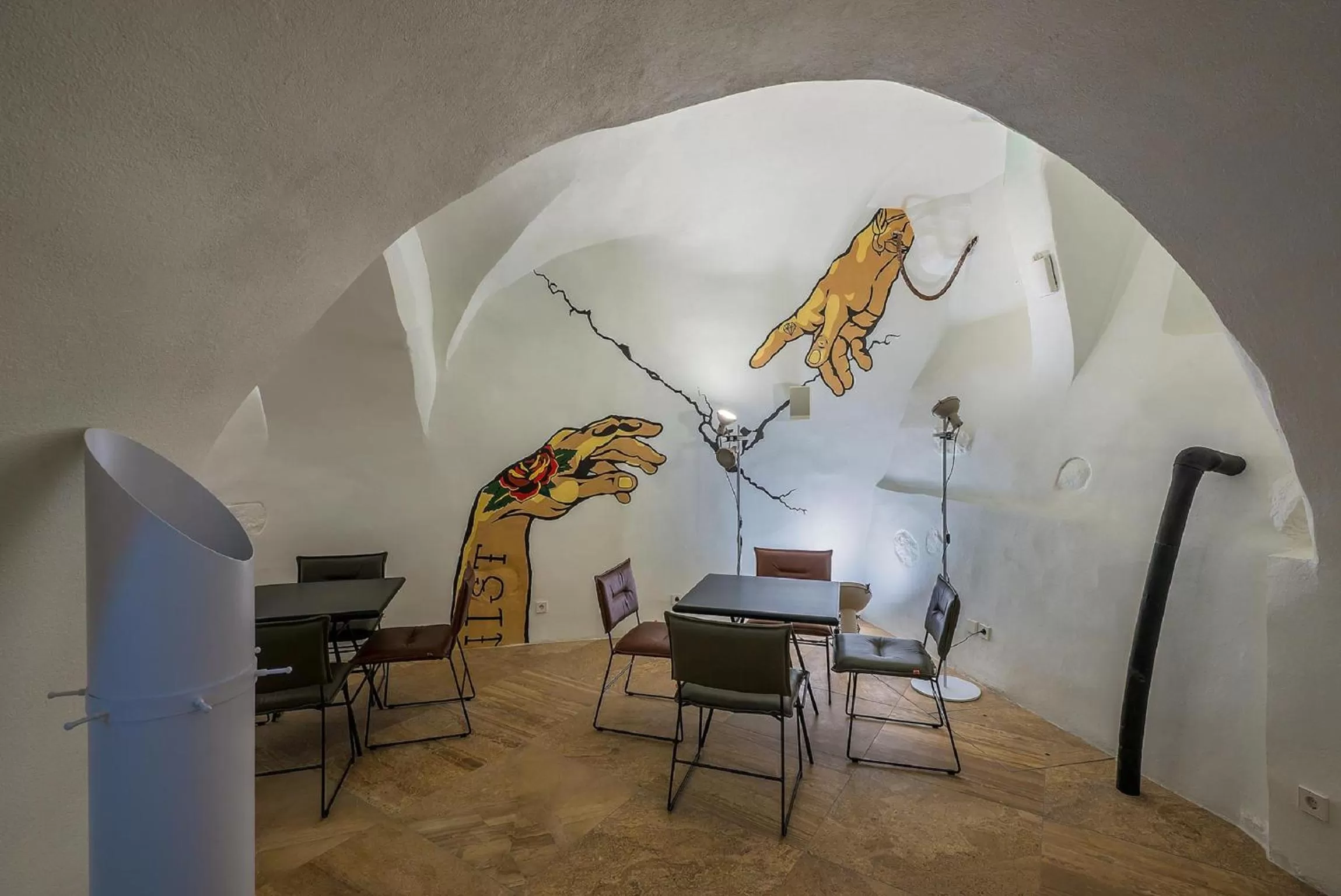 Restaurant/places to eat in Artagonist Art Hotel