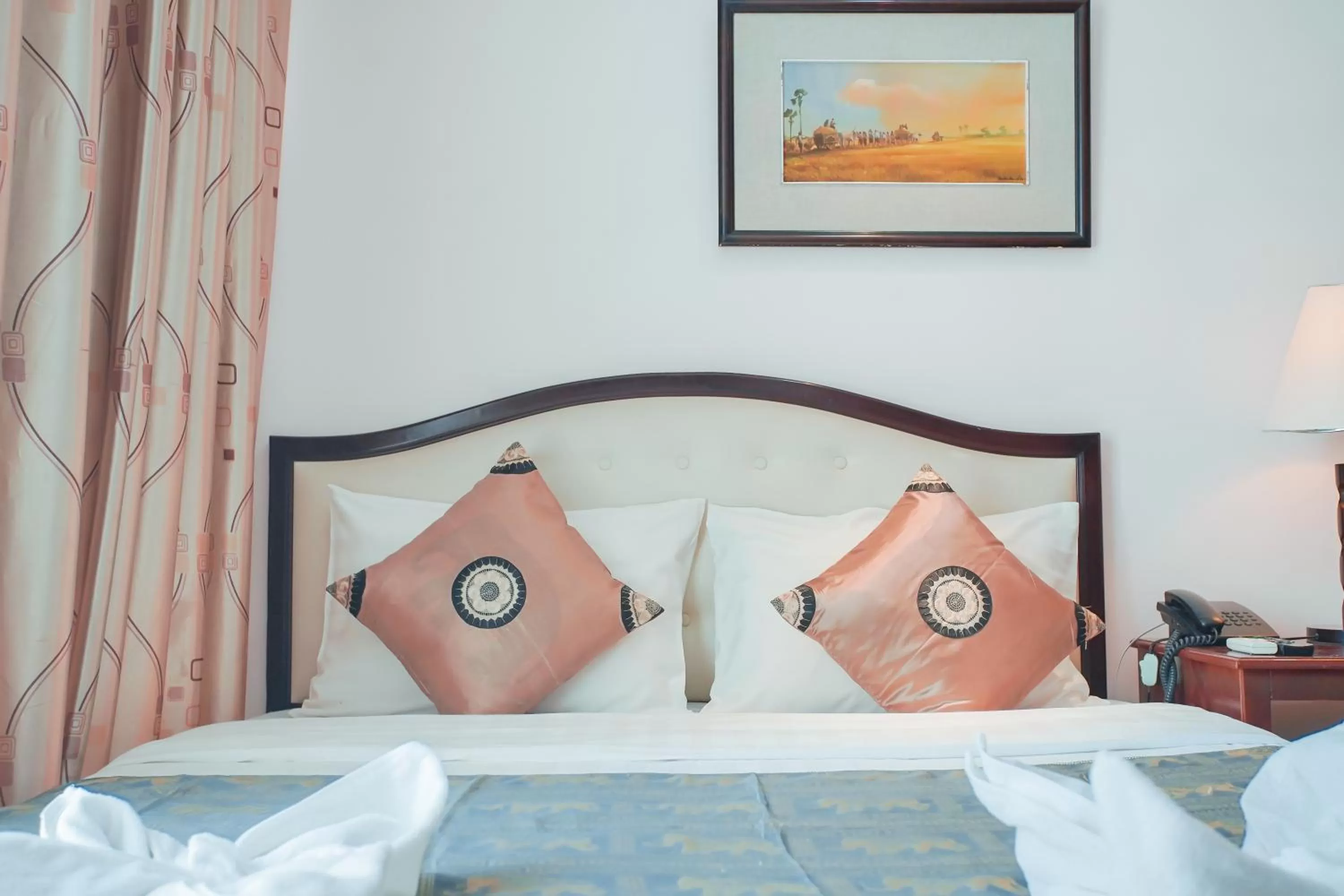 Bed in Silver Mounts Hotel