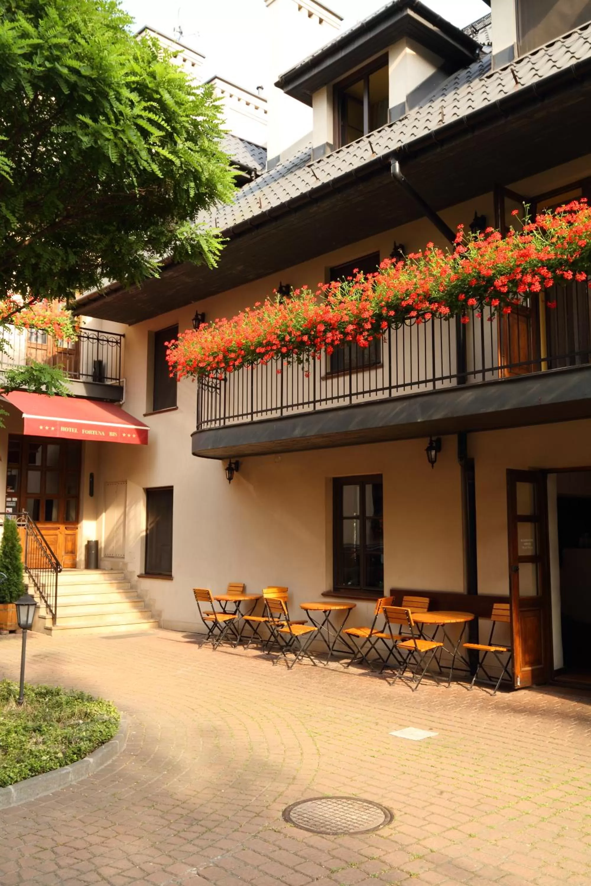 Facade/entrance in Nobilton Hotel