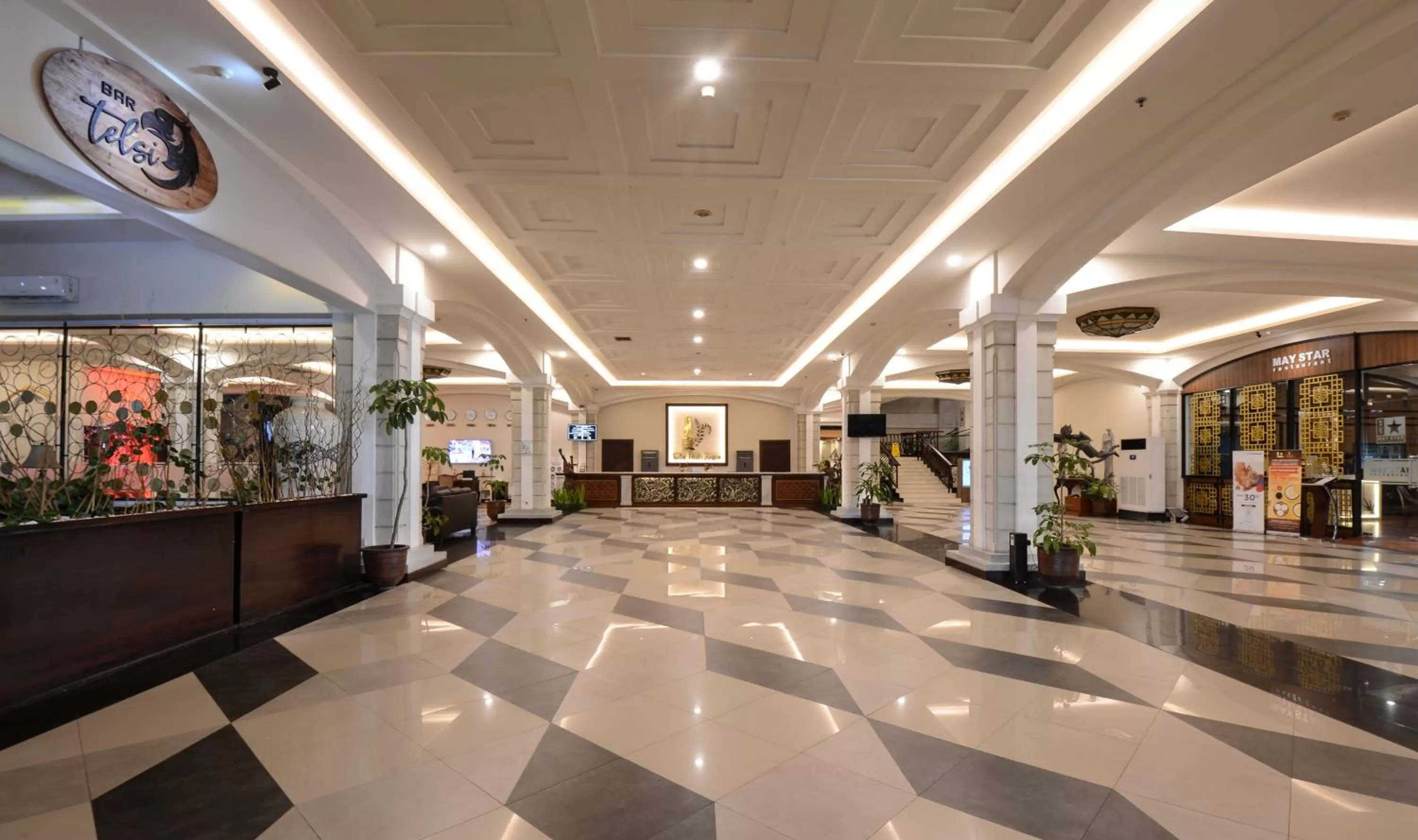 Lobby or reception in The Rich Jogja Hotel