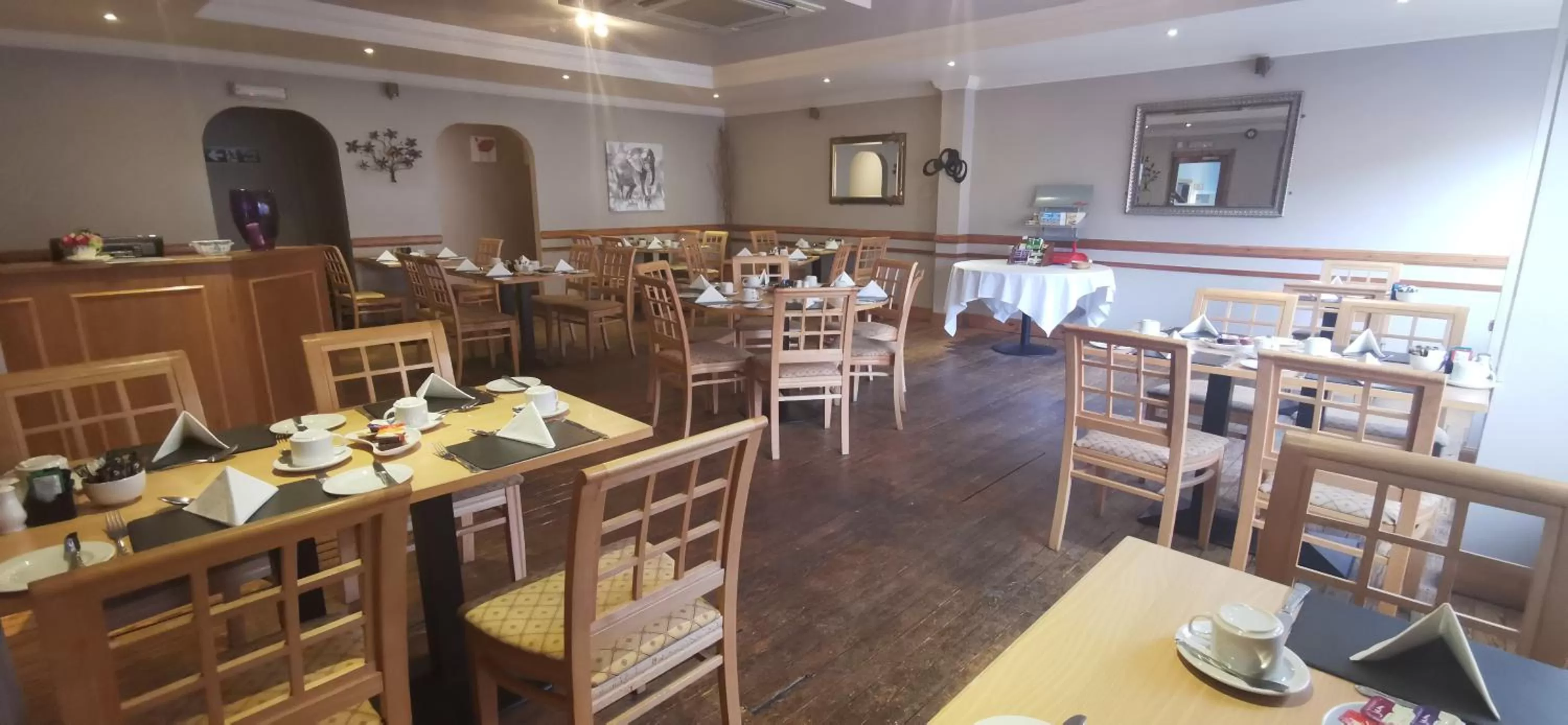 Restaurant/places to eat in The George Hotel