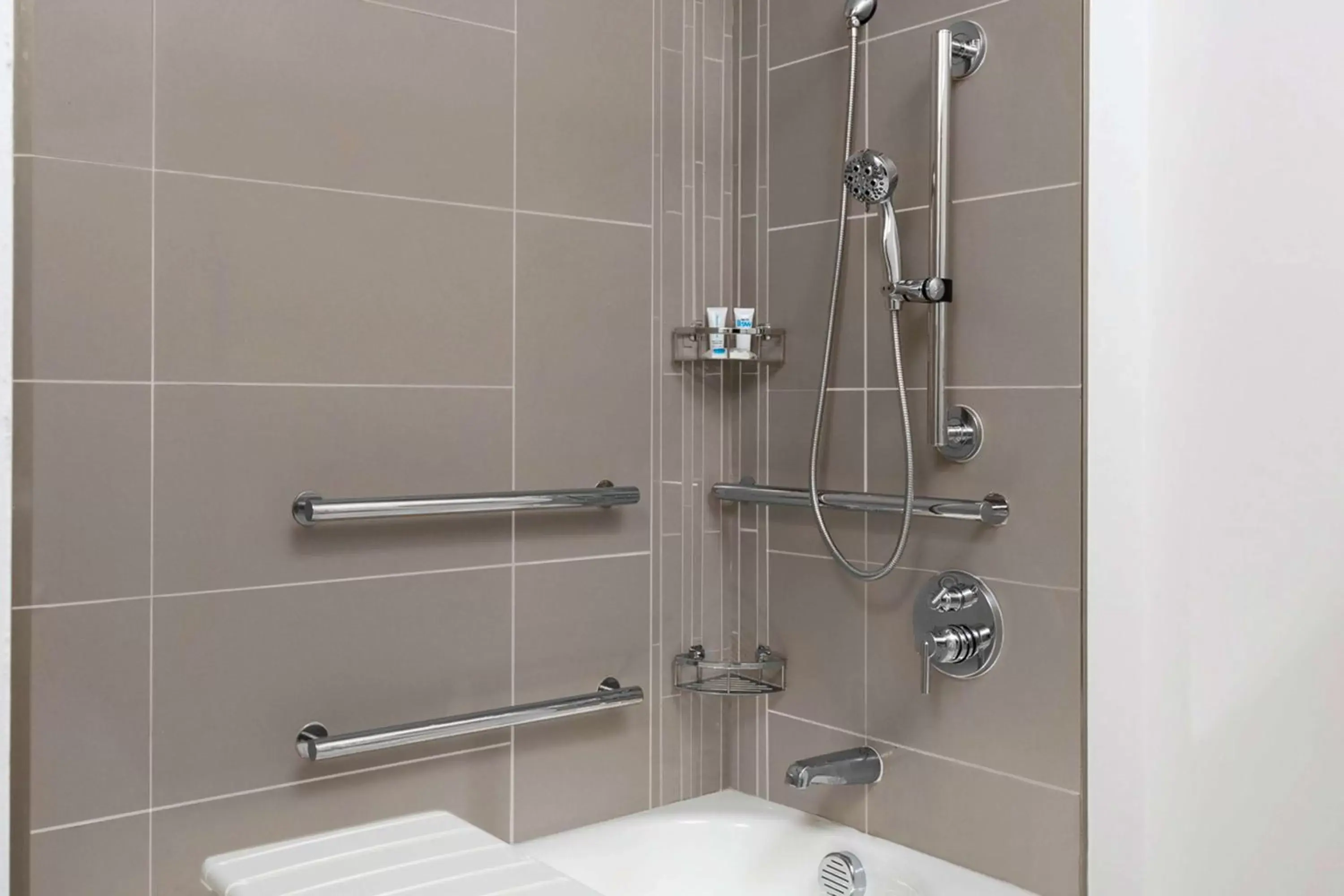 Queen Studio Suite with Kitchen and Accessible Tub - Disability Access in Hyatt House Charlotte Rea Farms Queen Studio Suite with Kitchen and Accessible Tub - Disability Access in Hyatt House Charlotte Rea Farms