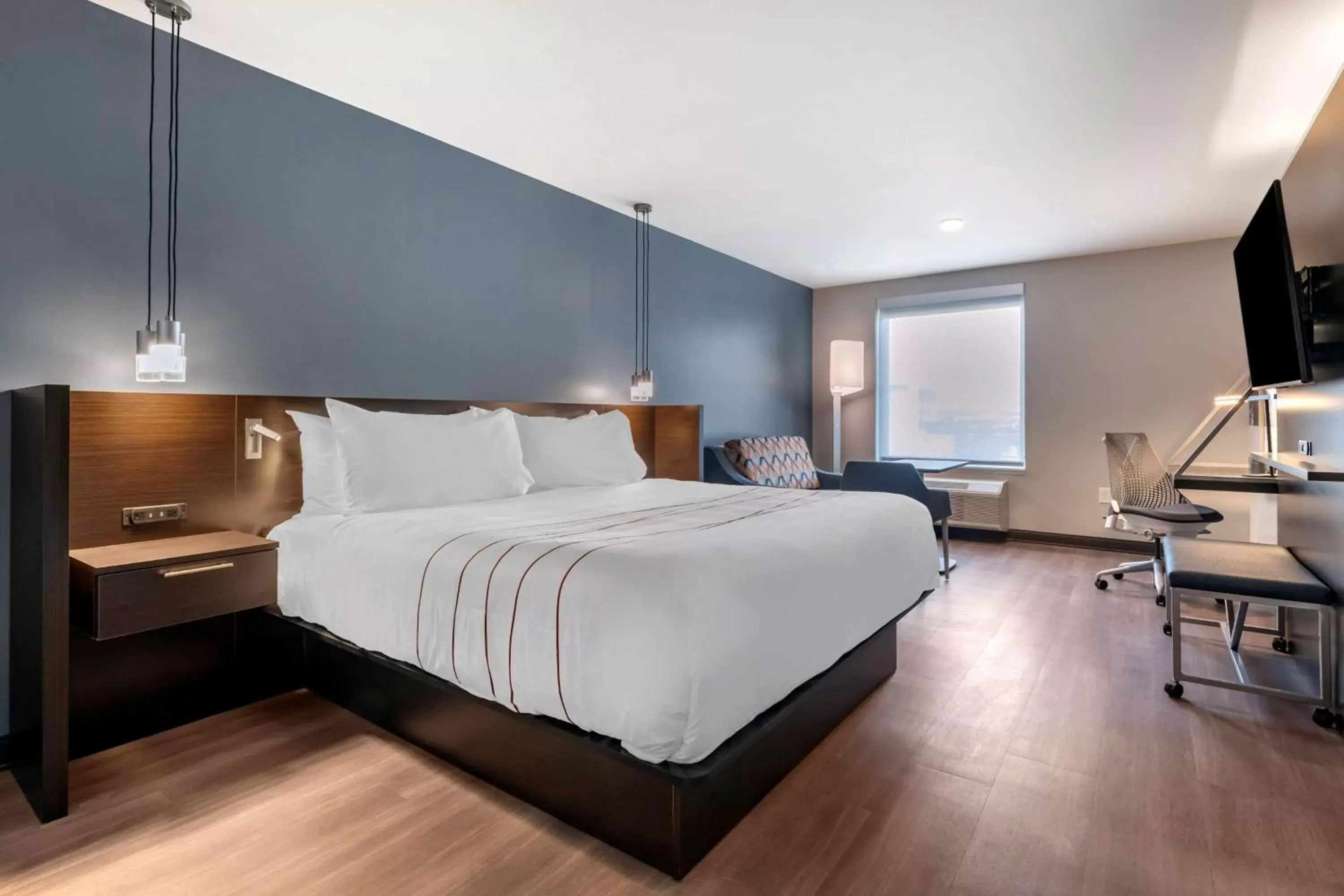 King Room with Mobility Accessible Tub and Sofa Bed in Vīb Hotel by Best Western Denver RiNo King Room with Mobility Accessible Tub and Sofa Bed in Vīb Hotel by Best Western Denver RiNo