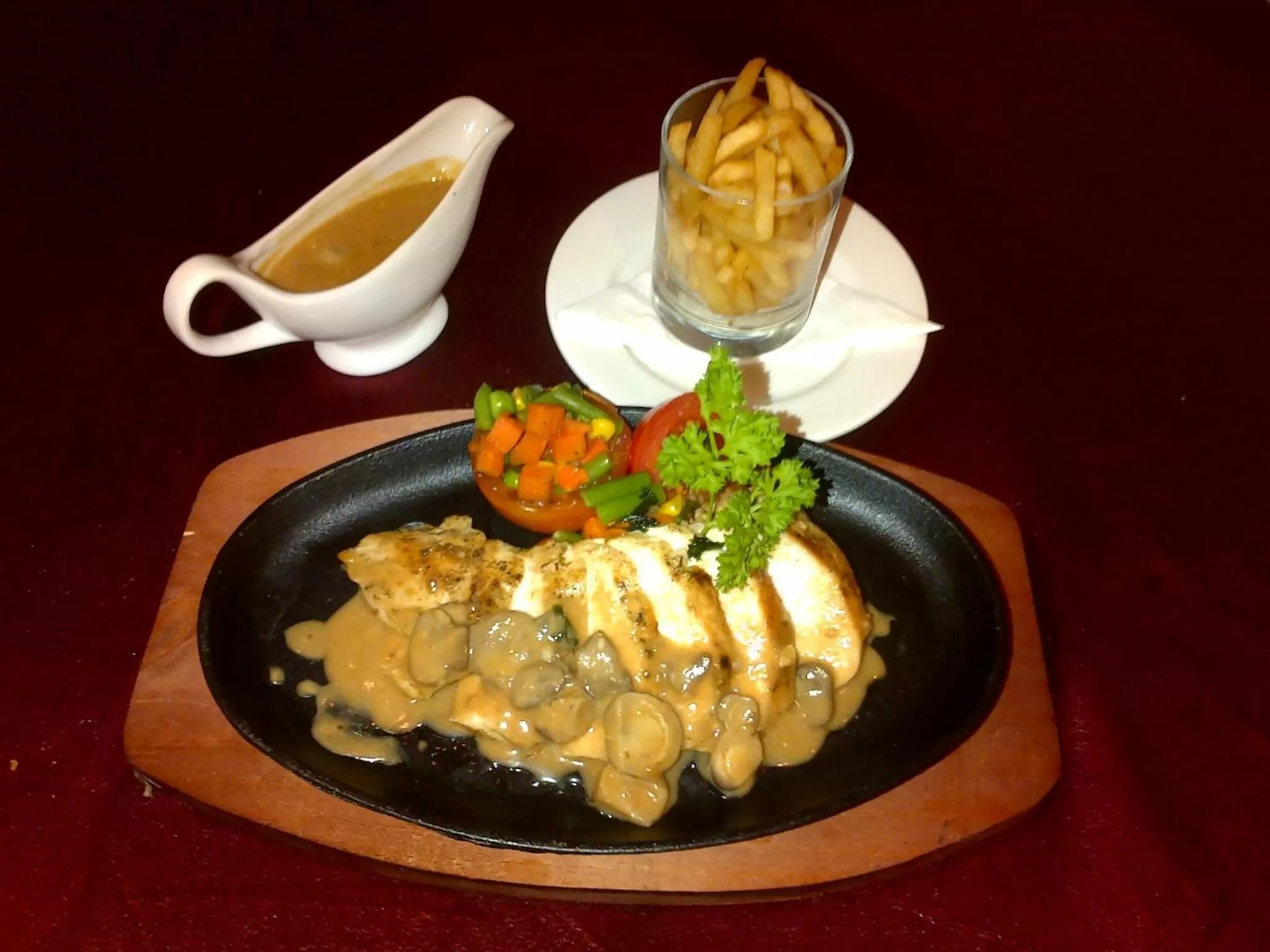 Food in The Cube Hotel Malioboro, Azana Hotels Collection