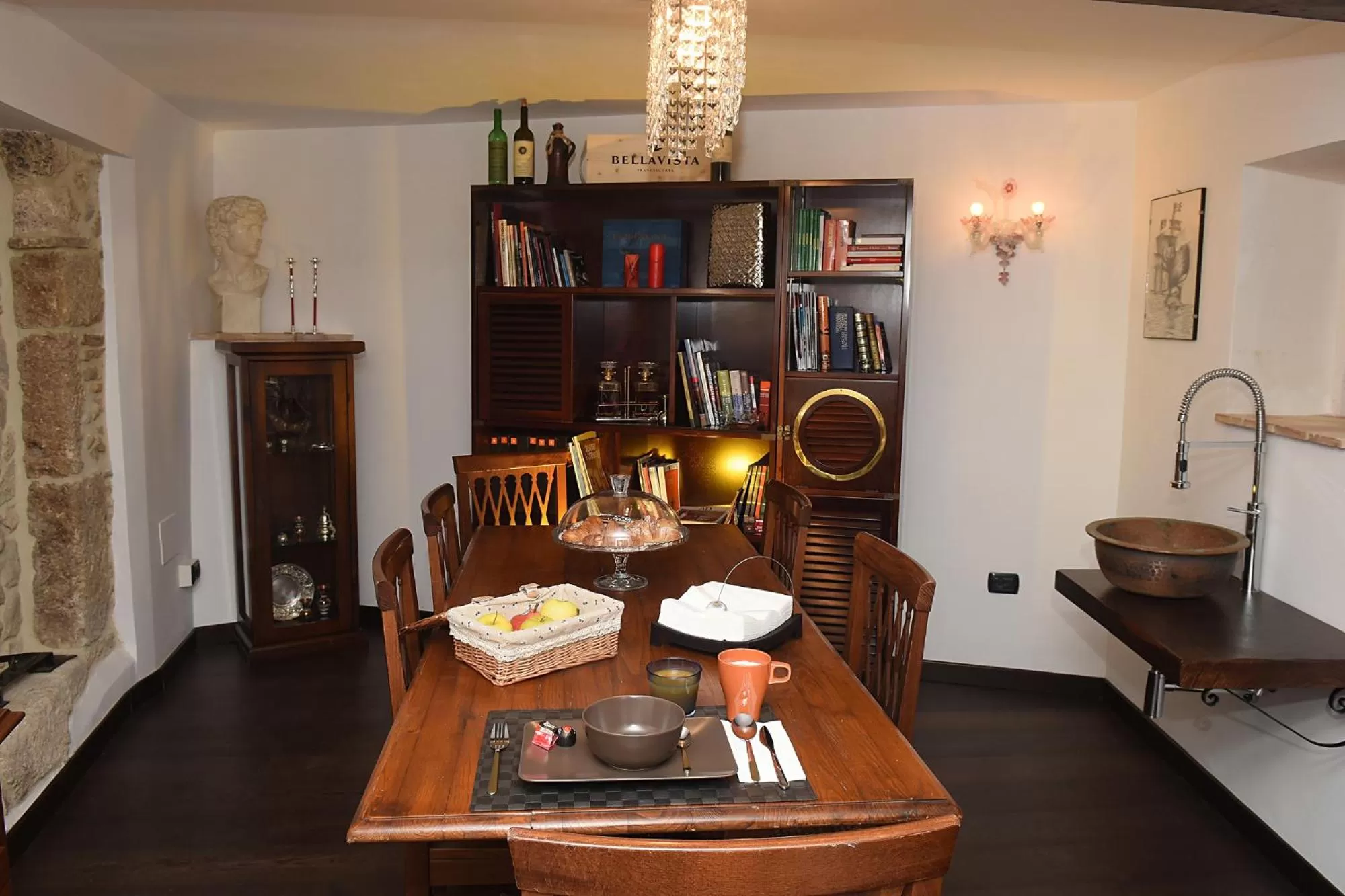 Communal kitchen, Restaurant/Places to Eat in San Francesco Suite