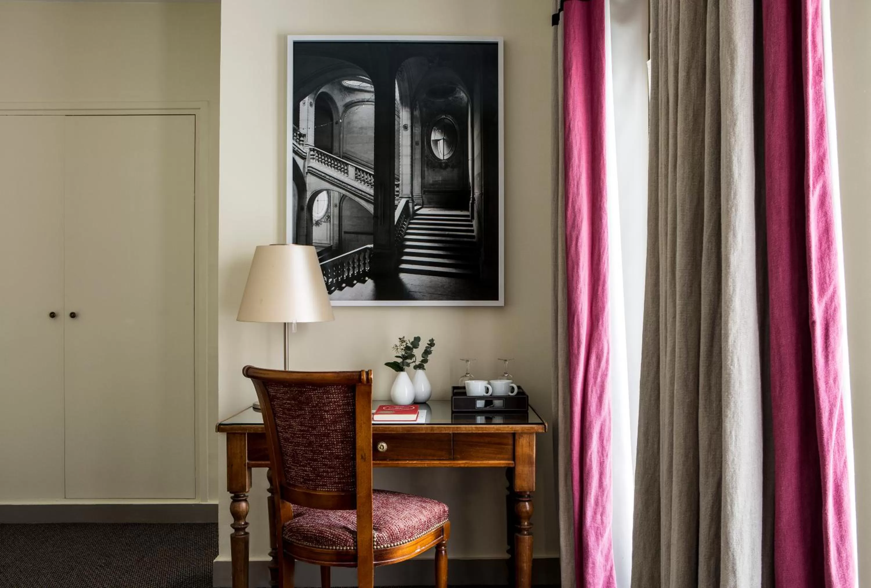 Decorative detail in Hôtel de la Place du Louvre - Esprit de France