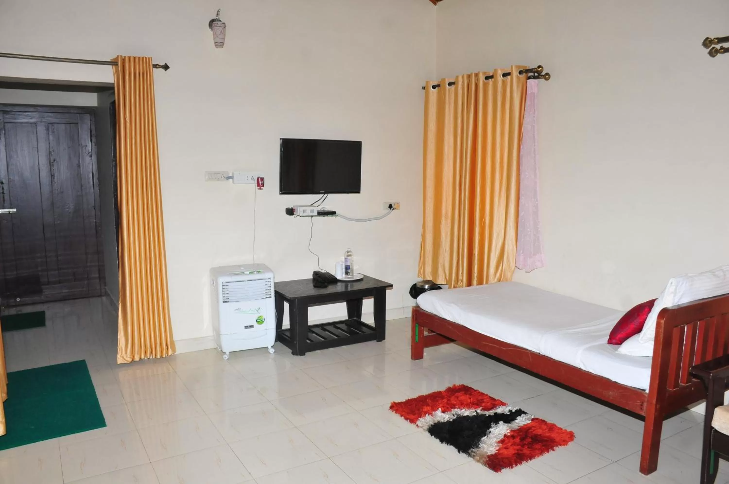 TV/Entertainment Center in KSTDC Hotel Mayura Velapuri Belur