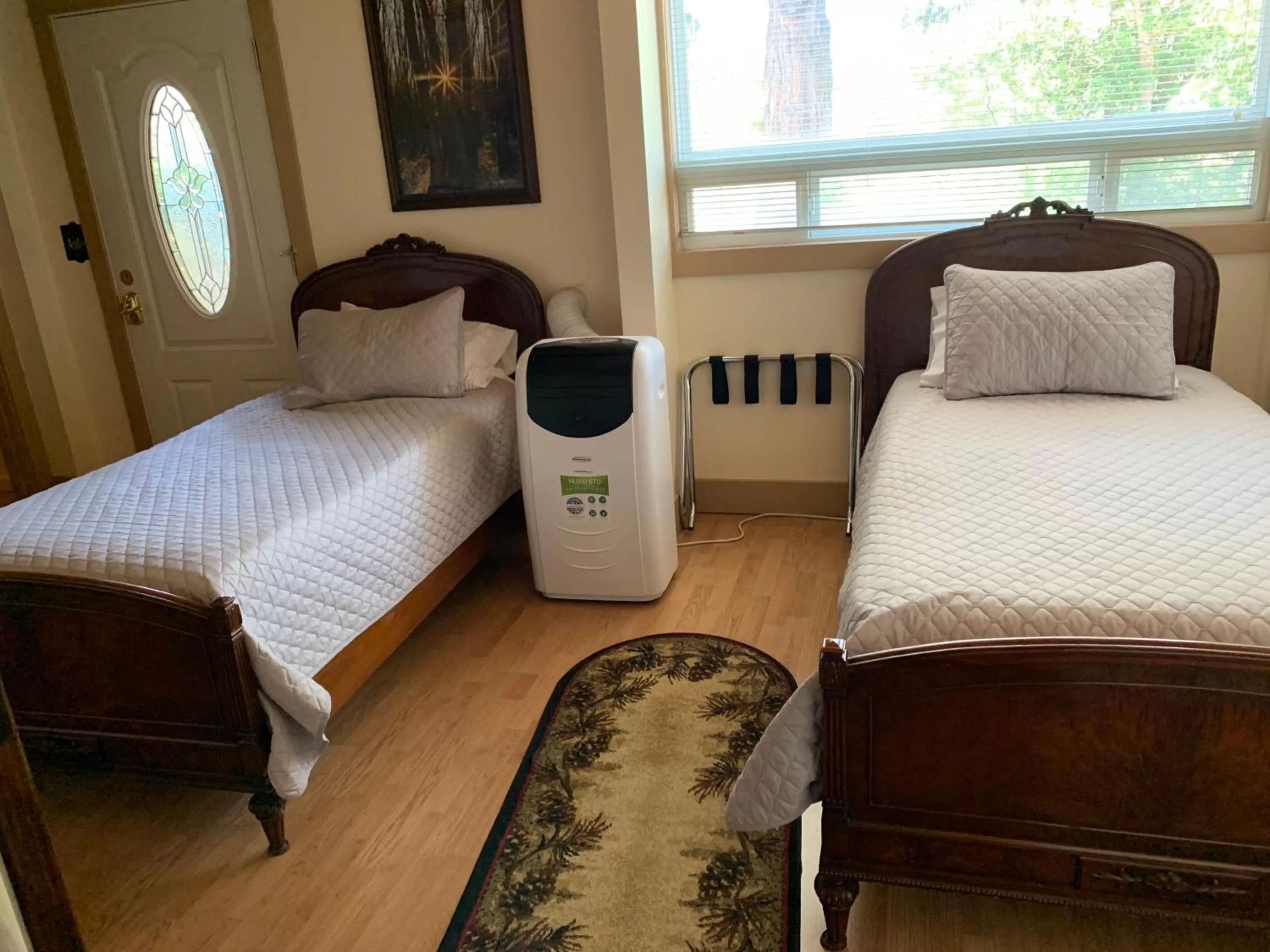 Bed in Mount Shasta Ranch Bed and Breakfast