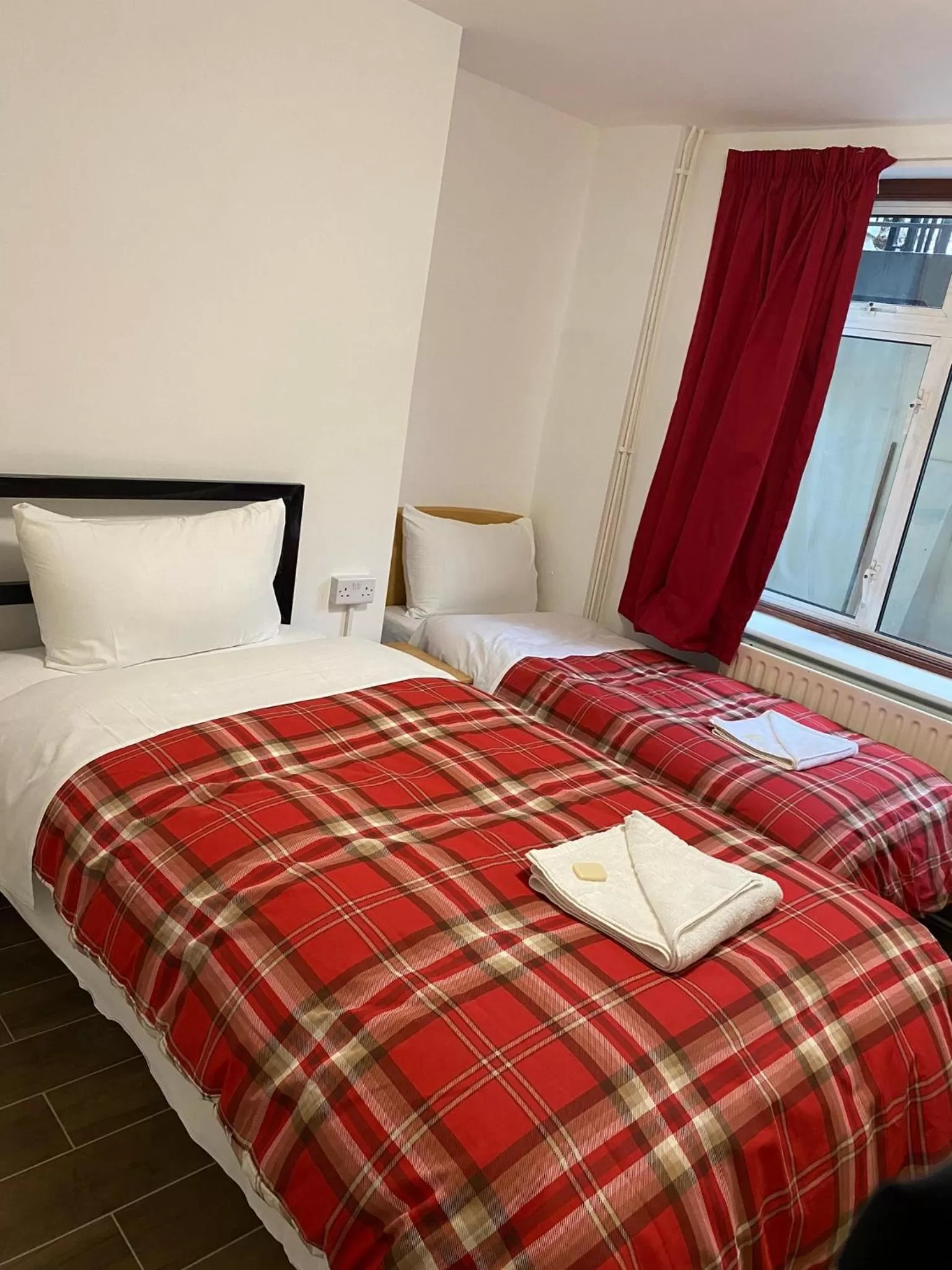 Bed in 27 Argyle Square