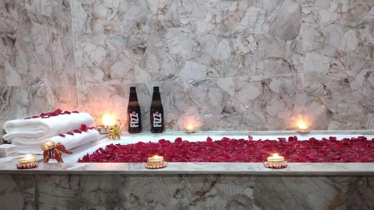 HOTEL CENTRAL SQUARE "A Couple Friendly Hotel"