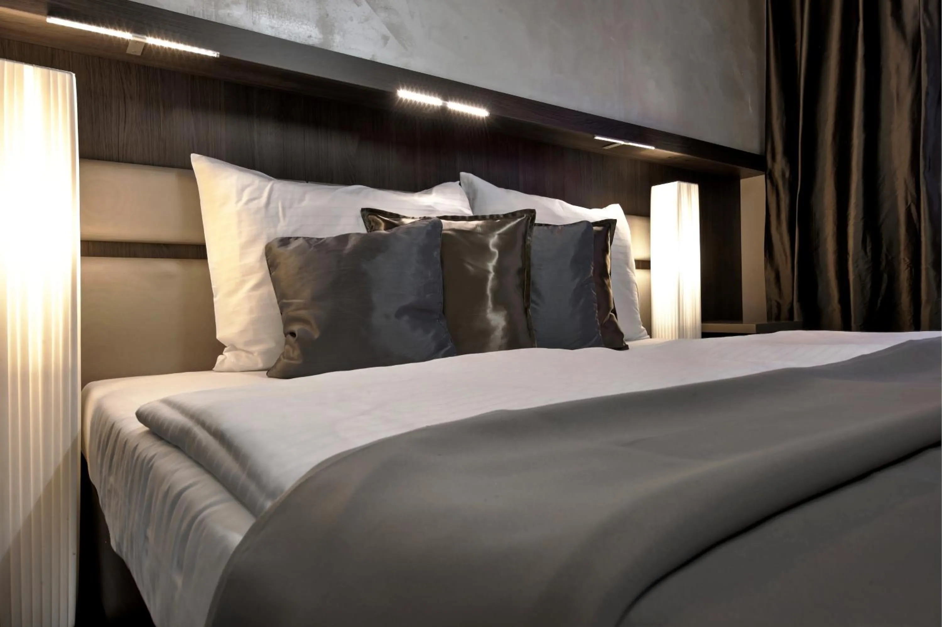 Bedroom, Bed in Volcano Spa Hotel