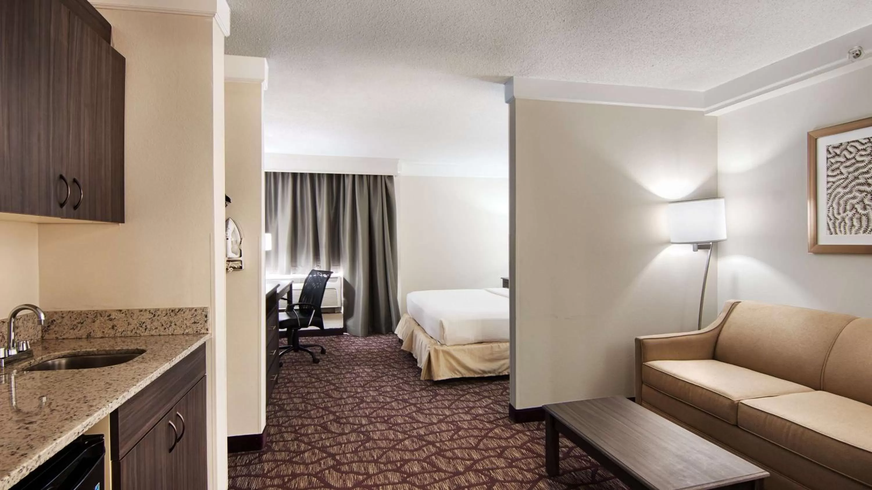 King Suite - Non-Smoking in Best Western Airport Inn Fort Myers