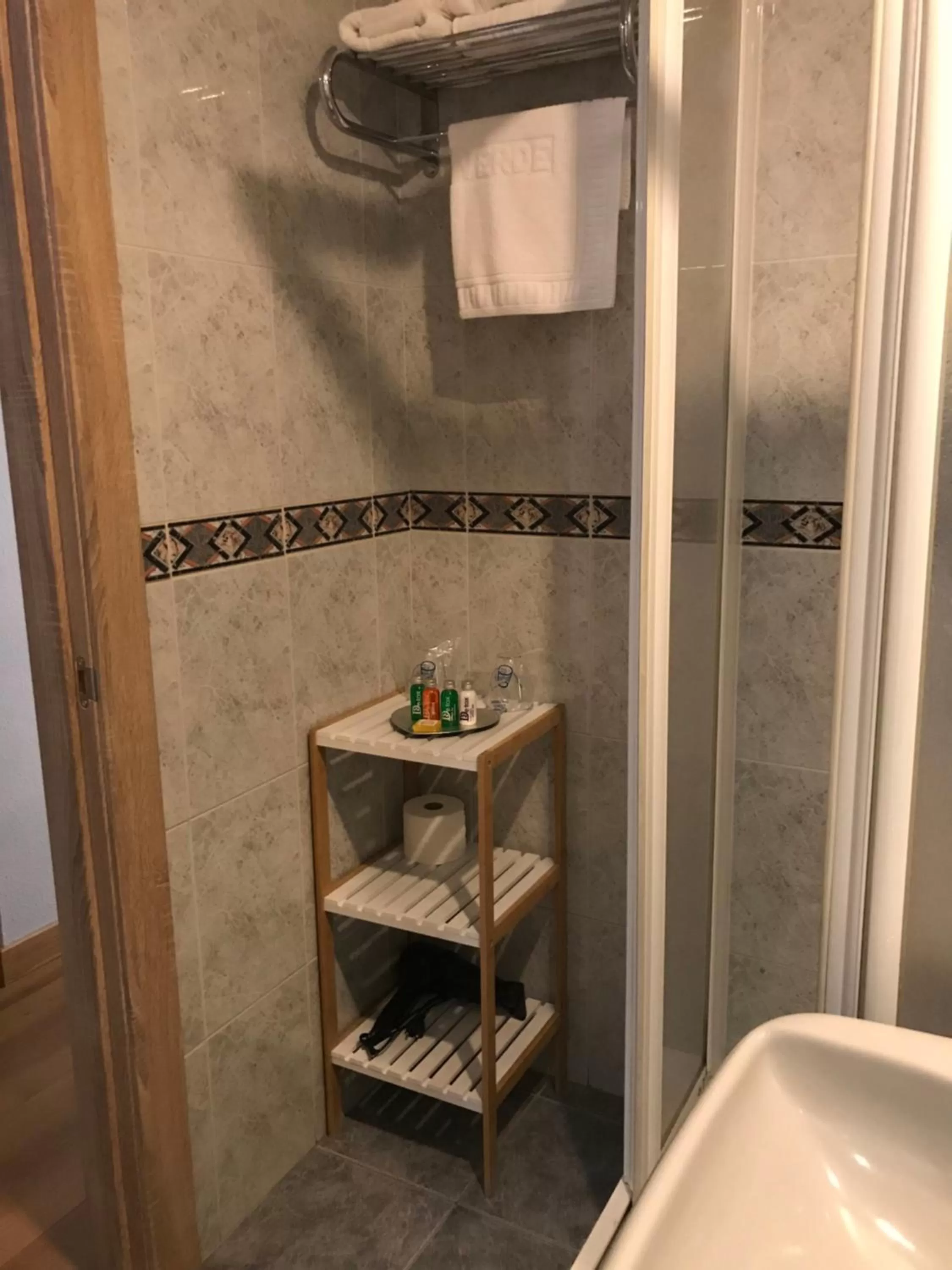 Shower in Hotel Costa Verde