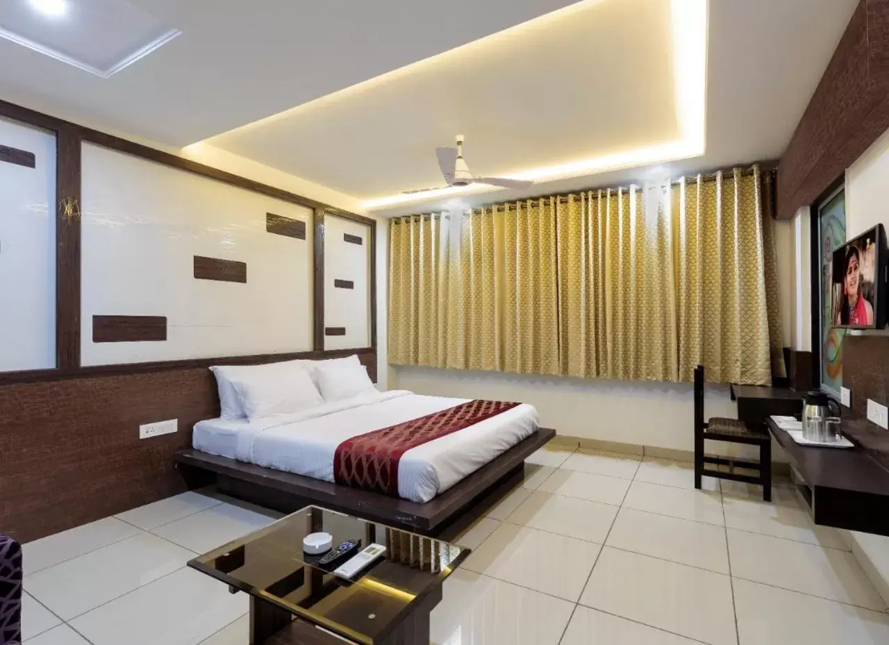 King Room in Hotel Radiant Kolhapur King Room in Hotel Radiant Kolhapur