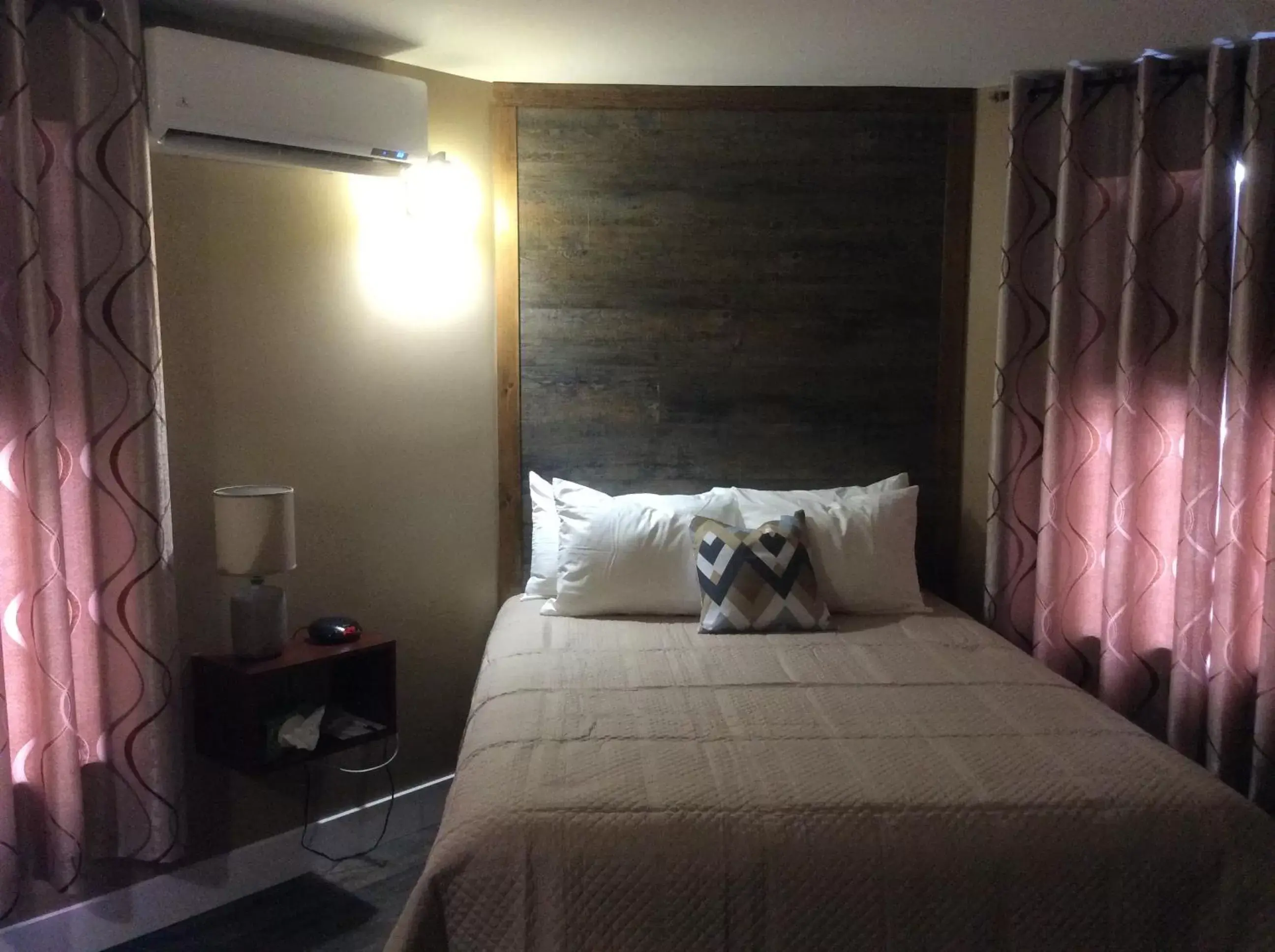 Standard Queen Room in Villegiature Deux Rivieres Resort Standard Queen Room in Villegiature Deux Rivieres Resort