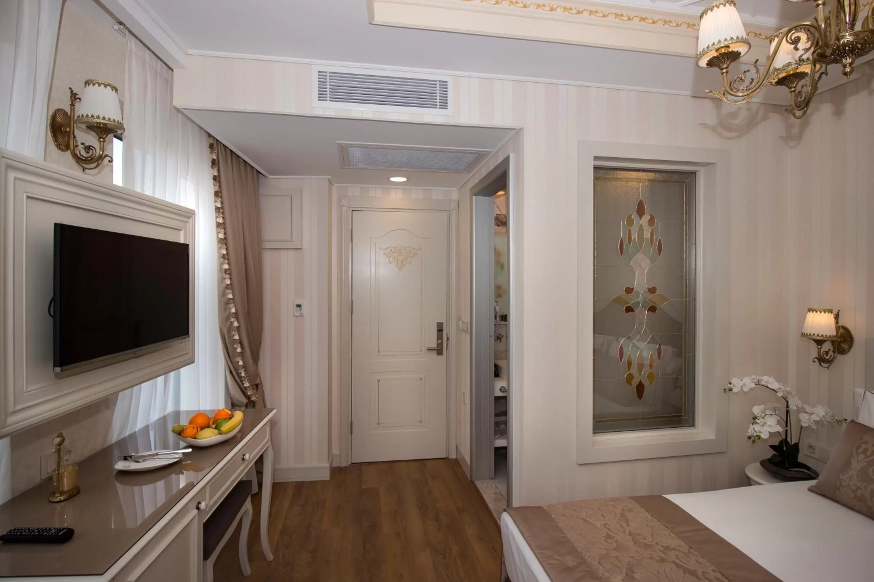 Photo of the whole room, Bed in Istanbul Town Hotel