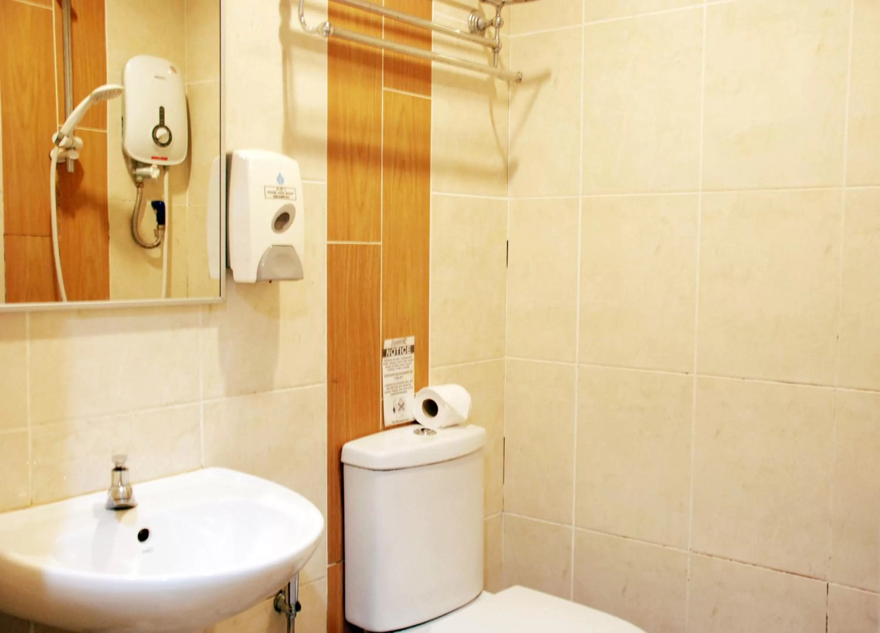 Shower in Promenade Service Apartment