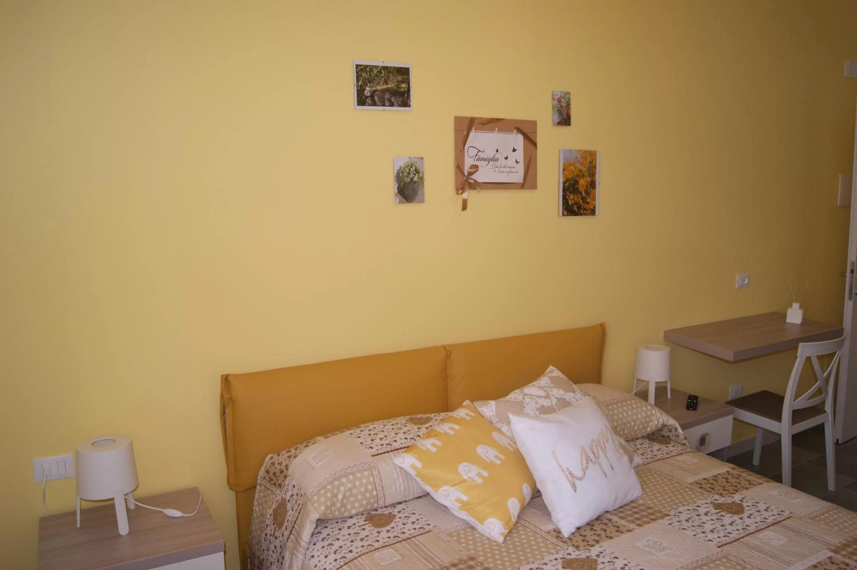 Family Room with Private Bathroom in Arome B&B