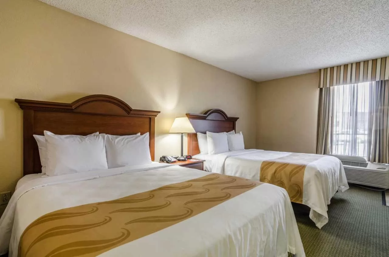 Queen Room with 2 Queen Beds - Non-Smoking in Quality Inn Harrison North