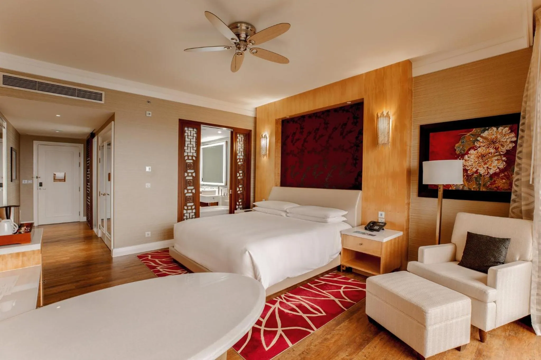 Photo of the whole room, Bed in InterContinental Grand Ho Tram