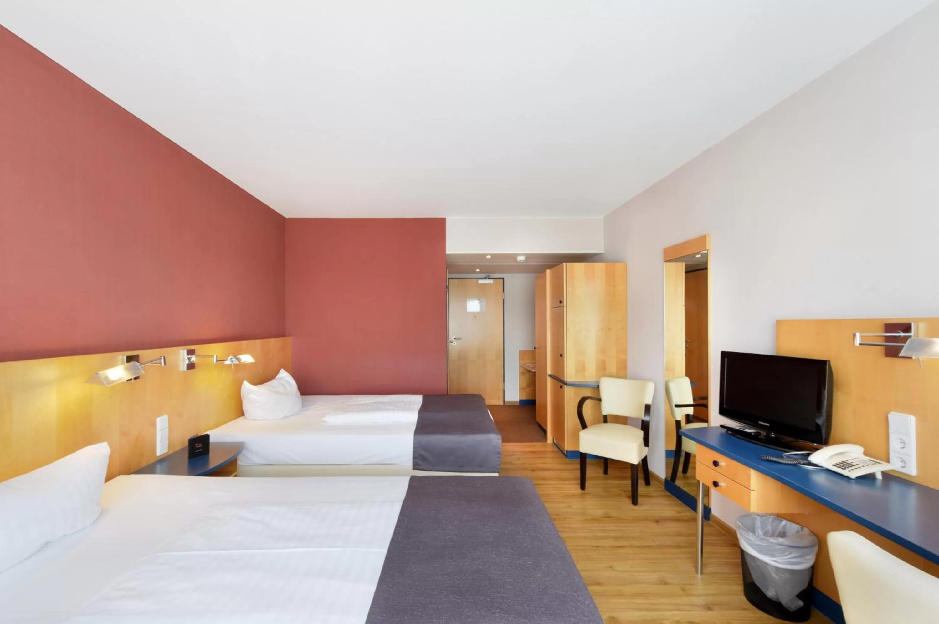 Photo of the whole room, Bed in Amedia Dresden Elbpromenade, Trademark Collection by Wyndham